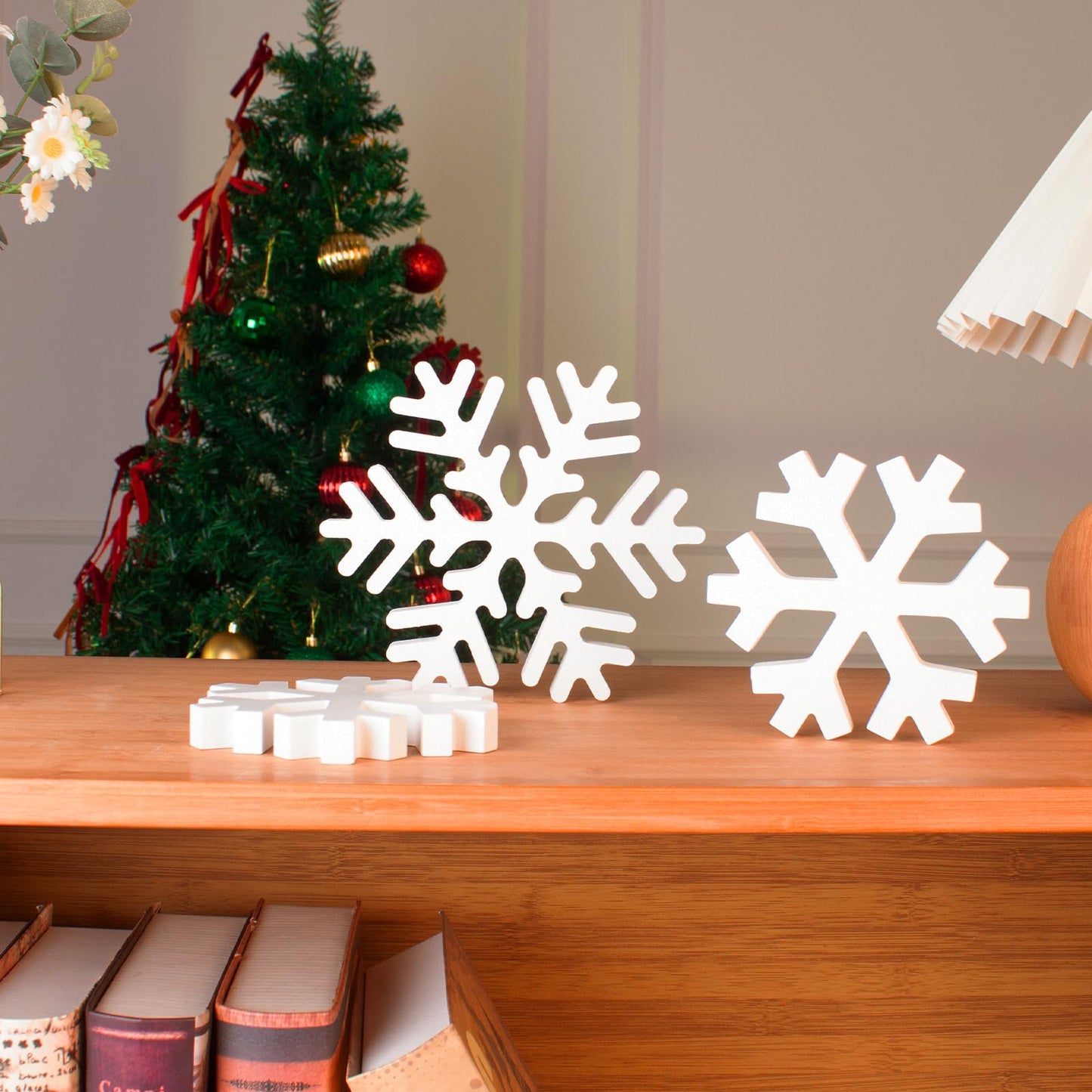 Oeyliz Winter Wooden Snowflake 3 PCS Christmas Wooden Snowflakes Decor Winter Table Decoration Wooden Snowflake Blocks Standing Table Sign Tiered Tray Decoration Xmas Indoor Home Mantle Tabletop Decor