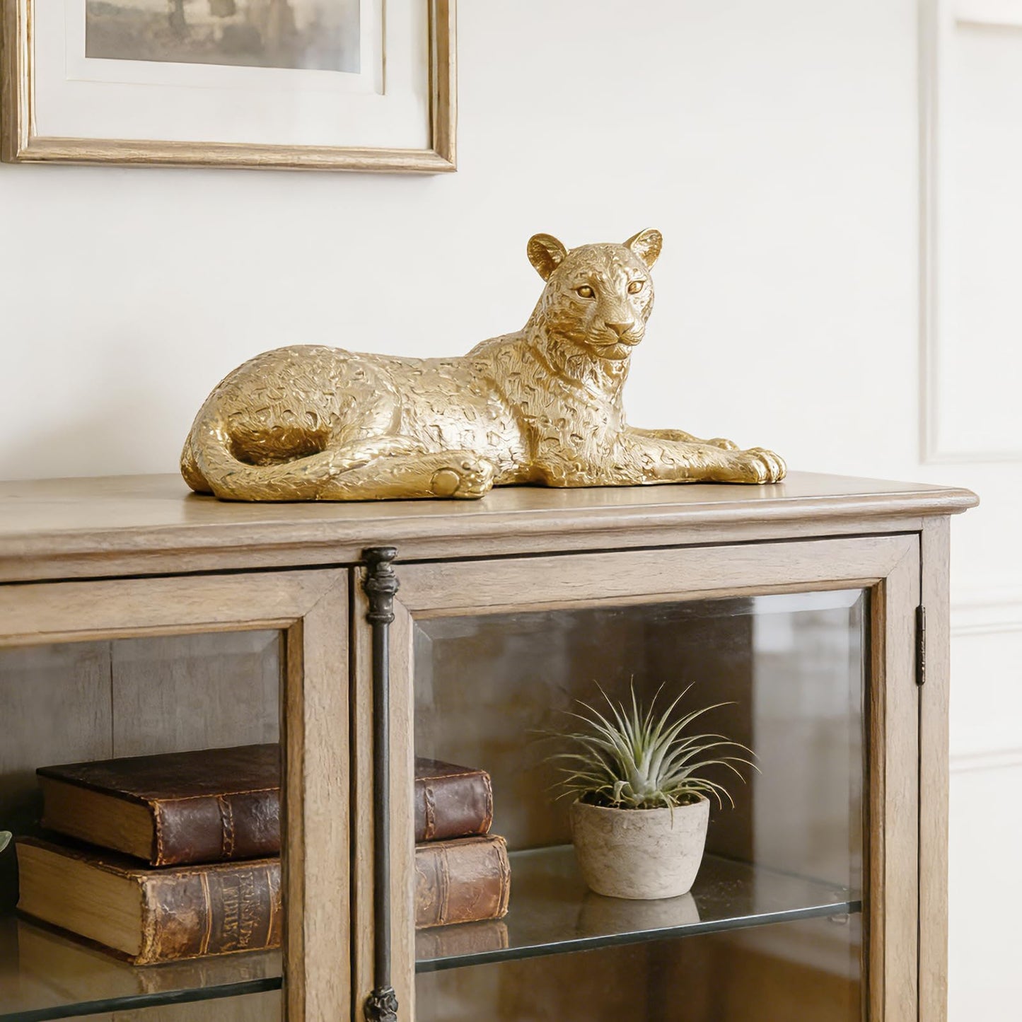 Guichifun Leopard Statue Home Decor Accents - Champagne Gold Cheetah Figurines for Shelf Bookshelf TV Stand Decor Bedroom Office Decorations Ideal Gift for Animal Lovers 12 x 6.8 x 5.2 Inch