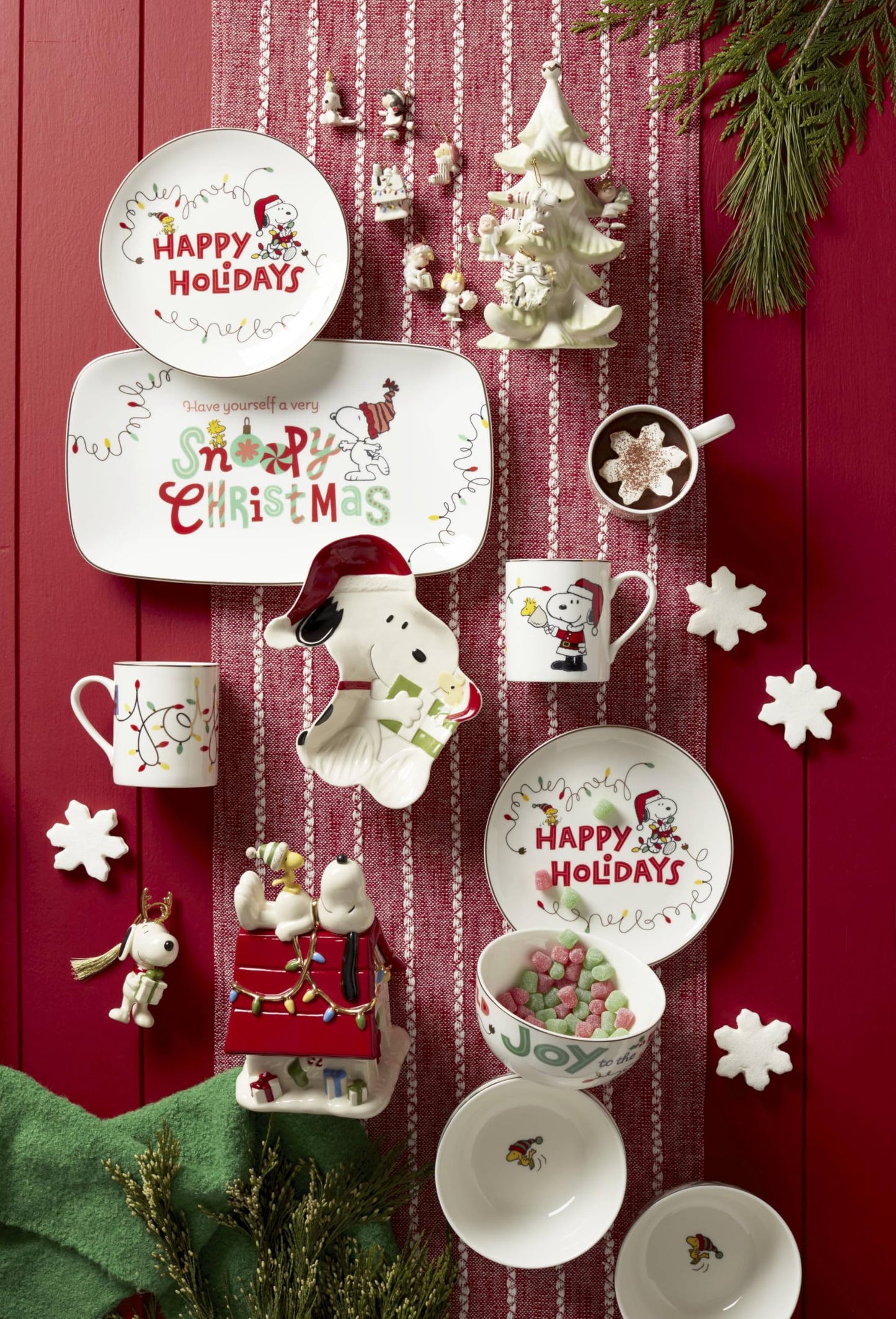 Lenox 896321 Snoopy Christmas Accent Plates, Set of 4, Holiday Dinnerware