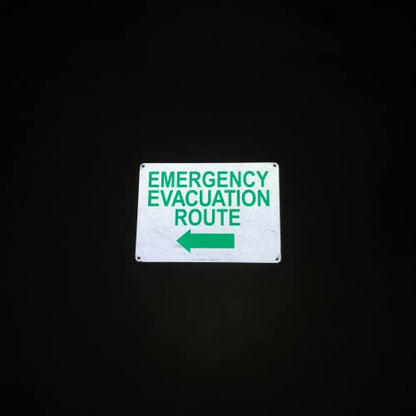 TRADESAFE Emergency Evacuation Route Sign - Evacuation Plan Sign With Arrow Left, Quick Install Aluminum Safety Sign, Light Reflective, UV-Resistant, Waterproof, 14¡± X 10¡± Signs for Business