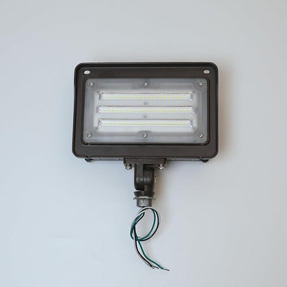 CINOTON Dusk to Dawn LED Flood Light Outdoor 50W, 7000LM IP65 Waterproof Security Wall Light Fixture with 180°Knuckle for Warehouse Patio Porch Garage 5000K Daylight AC100-277V