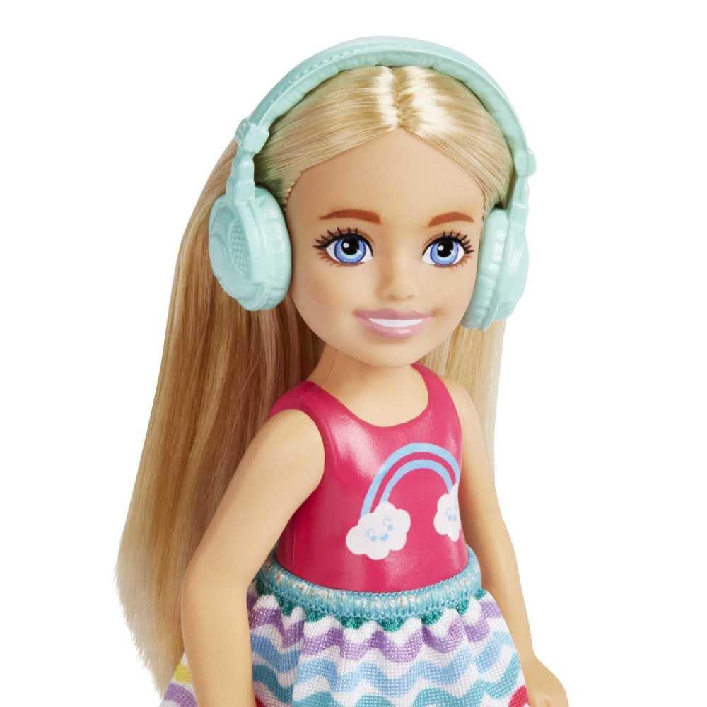Barbie Chelsea Doll & 6 Accessories, Travel Set with Puppy, Pet Carrier & Backpack that Opens & Closes, Blonde Small Doll