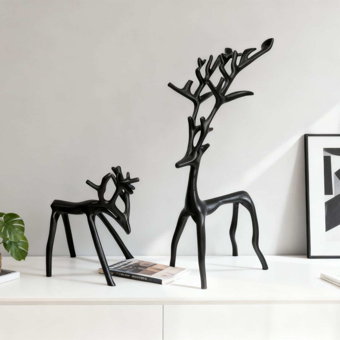 Two-Piece Set of Black Reindeer Statues,Modern Metal Ornaments,Elegant Indoor Festive Table Settings, Suitable for Fireplace mantels, Living Rooms, bedrooms, Offices, and Other Home décor.