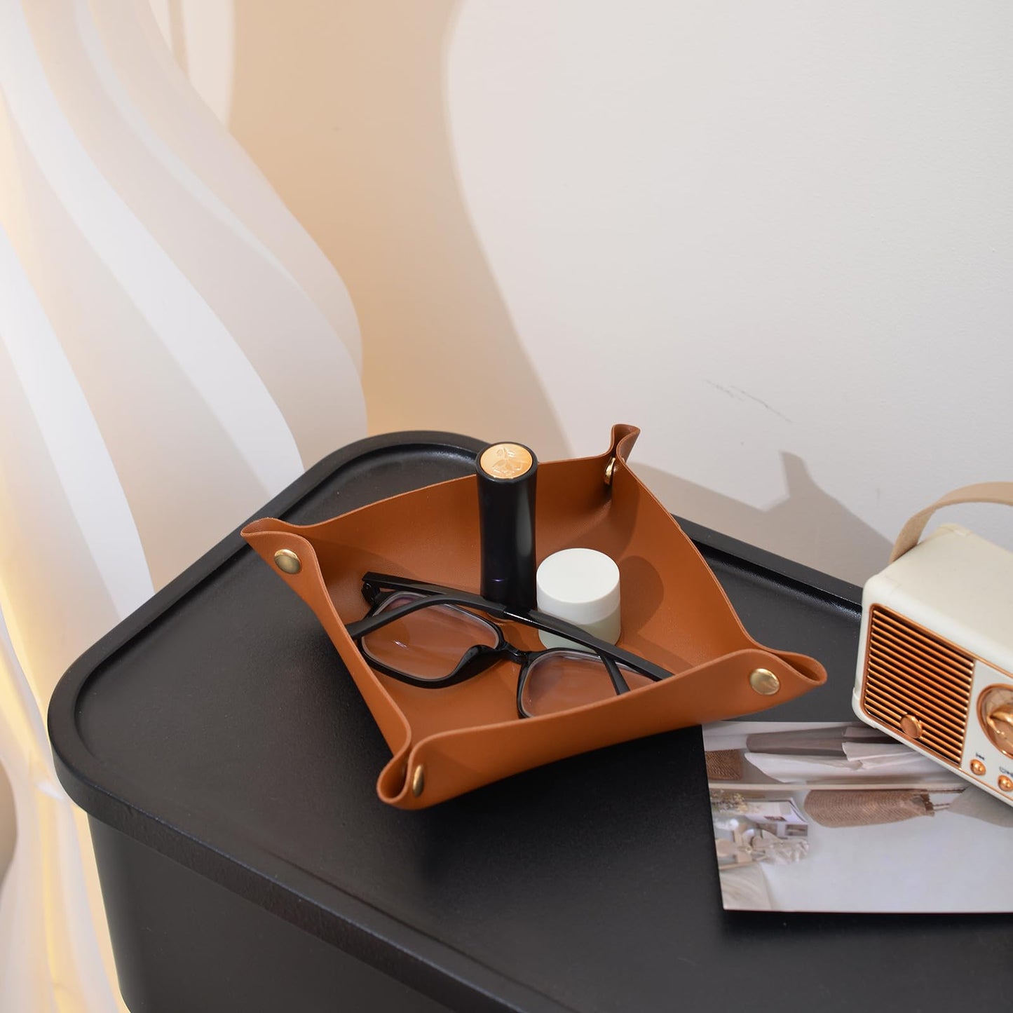 4 Pcs Portable Multi-Purpose PU Leather Valet Trays,Suitable for desks, entryways, nightstands.Perfectly organizes Small Items Like Jewelry, Keys, Paperclip,Glasses, Clamp, Headphones, Watches.