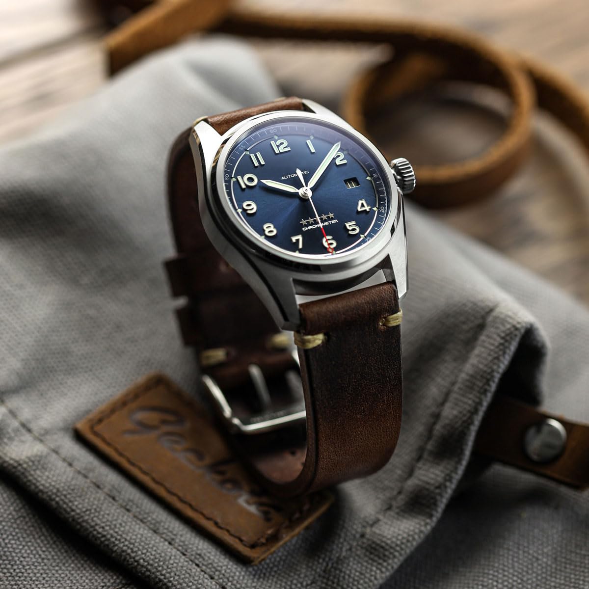 WatchGecko Vintage Simple Handmade Certified Genuine Italian Leather Replacement Watch Strap. Stylish and Durable Mens Wristwatch Strap. Simple double stitching. Easy to fit. Chocolate Brown, 20 mm
