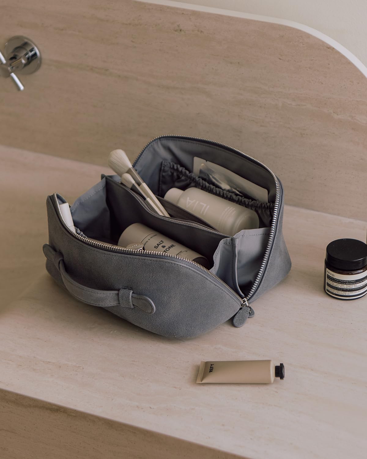 EACHY Leather Makeup Bag, Portable 180° Wide-Open Flat Cosmetic Bag for Women, Large Capacity Make Up Organizer Makeup Pouch with Divider and Handle