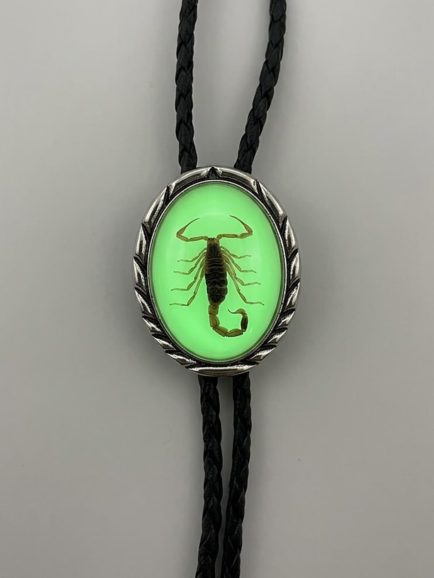 Jeilwiy Bolo Tie Luminous Scorpion Bolo Tie Celtic Style Handmade Western Cowboy Bola Tie Black Leather Necktie for Men Women