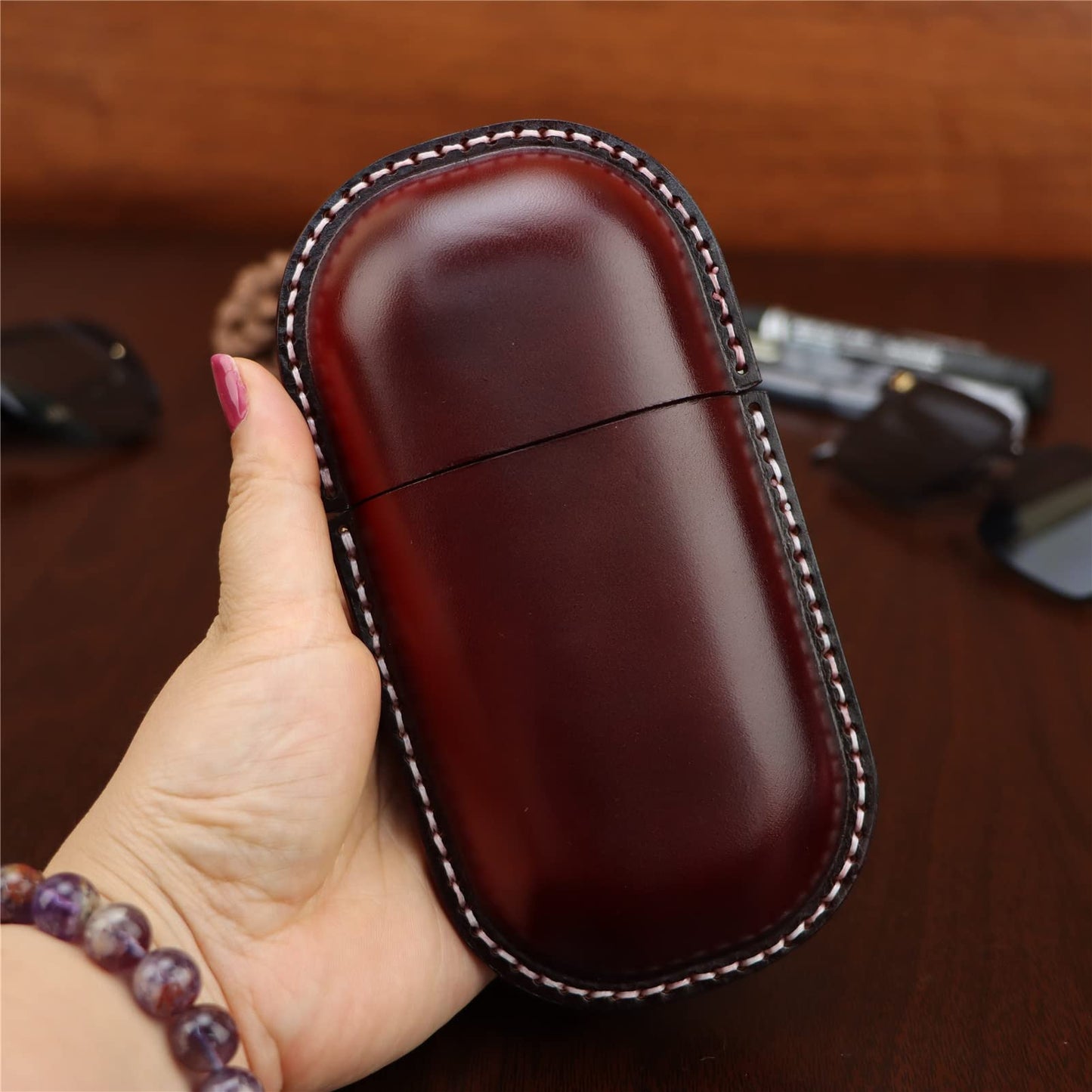 Fanyixuan Leather Eyeglass Case Hard Shell Retro Men And Women Sunglasses Nearsighted Glasses Locking clasp Protection Box (Crimson)