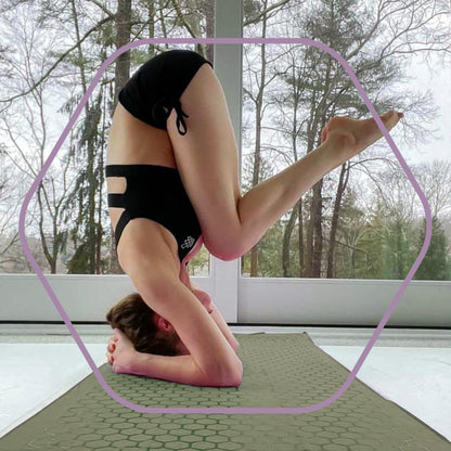 Clever Yoga Hot Yoga Mat Towel – Non-Slip Grip for Hot Yoga, Sweat Absorbent, Honeycomb Silicone Grip, Stays Flat – Ideal for Pilates, Travel, Washable & Lightweight - Dark Blue