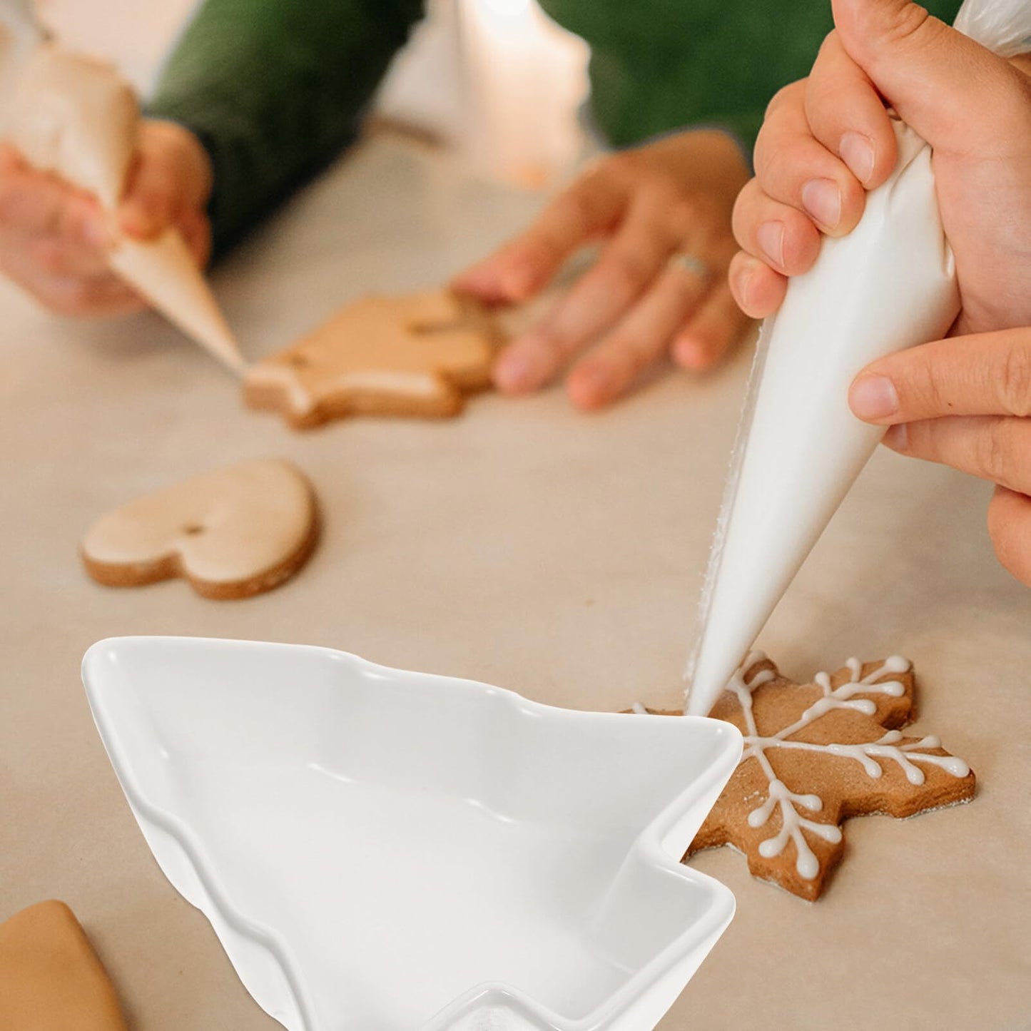 DOITOOL 2Pcs Christmas Tree Shaped Plates Ceramic Christmas Serving Tray Dishes Snack Candy Appetizer Serving Platters Cookies Candy Container for Holiday Party Decorations, White
