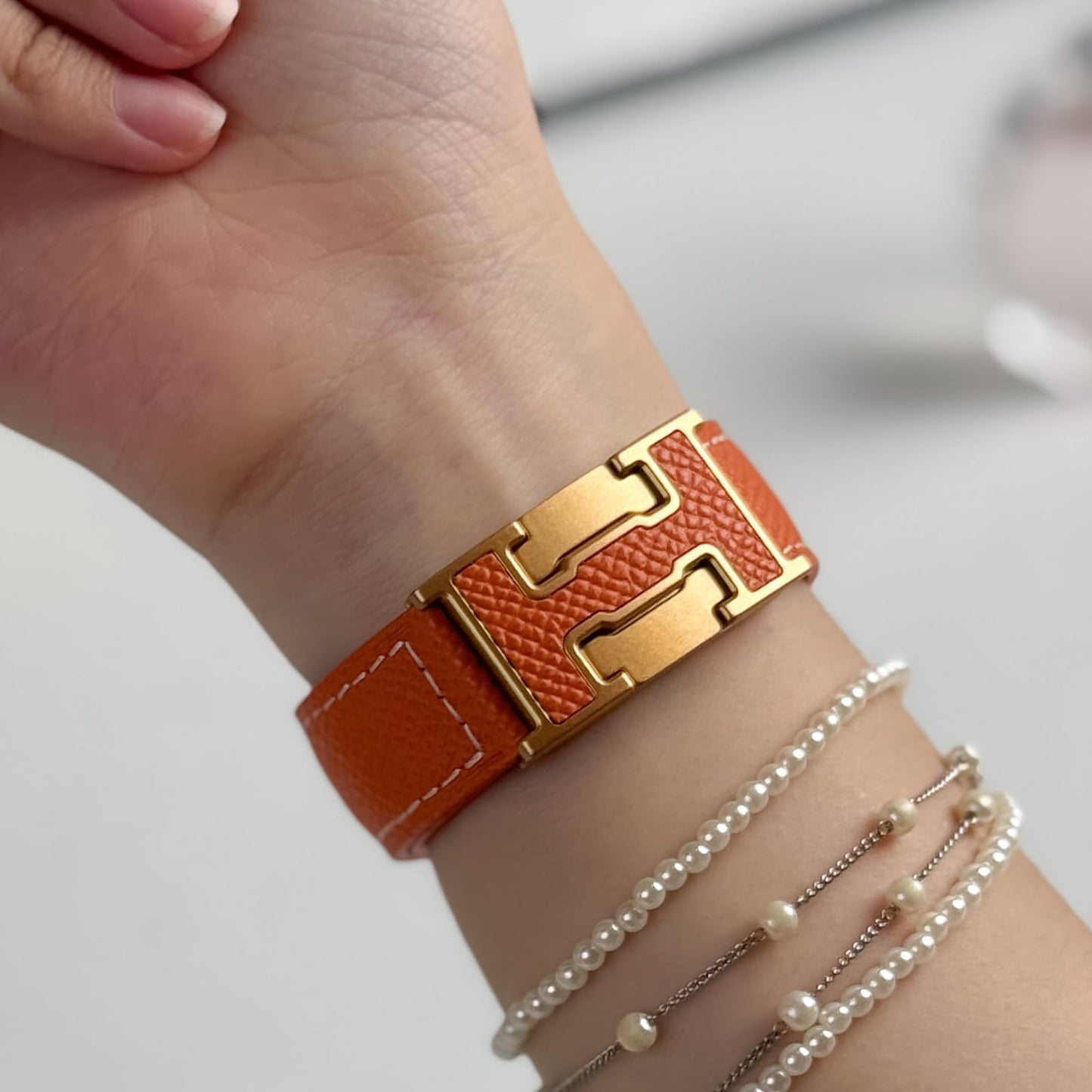 Leather Band Compatible with Apple Watch 49mm46mm45mm44mm42mm41mm 40mm38mm,Stylish Magnetic H Buckle Strap for iWatch Ultra 2/1/SE/Series 10/9/8/7/6/5/4/3/2/1 Women Men (Light Brown Band+Gold H Buckle, 38mm40mm41mm42mm)