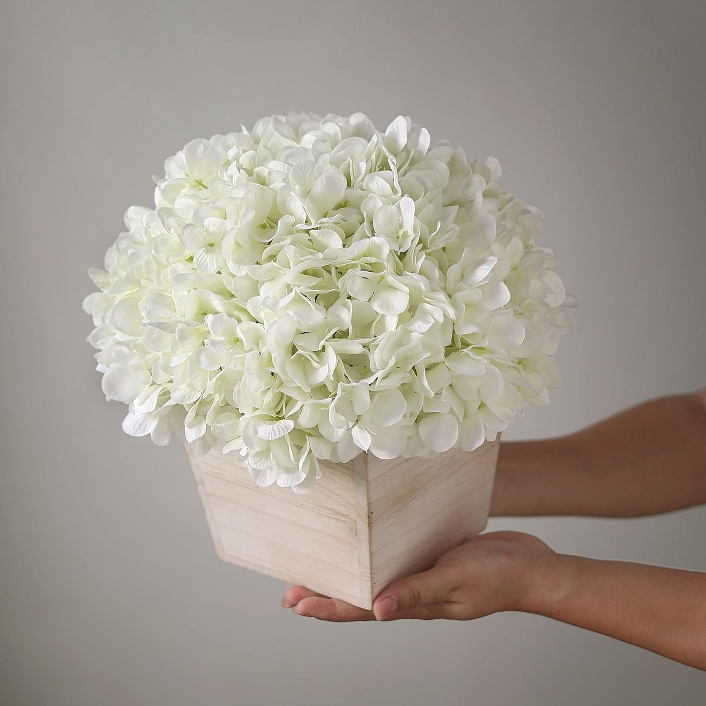 YXZZWL 10" Artificial Hydrangea Arrangement in Planter for Table Centerpiece, Lifelike Fake Hydrangea Potted Plant, Silk Faux Flowers in Wood Planter for Farmhouse Home Office Shower Decor (White)