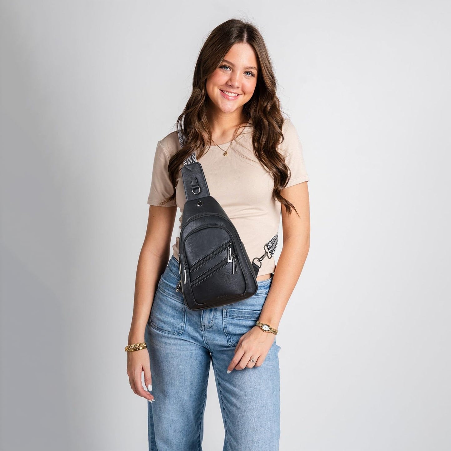 Leresas 7L Crossboydy Sling Bag for Women Vegan Leather Crossbody Purse Fanny Pack Chest Bag for Travel,Black