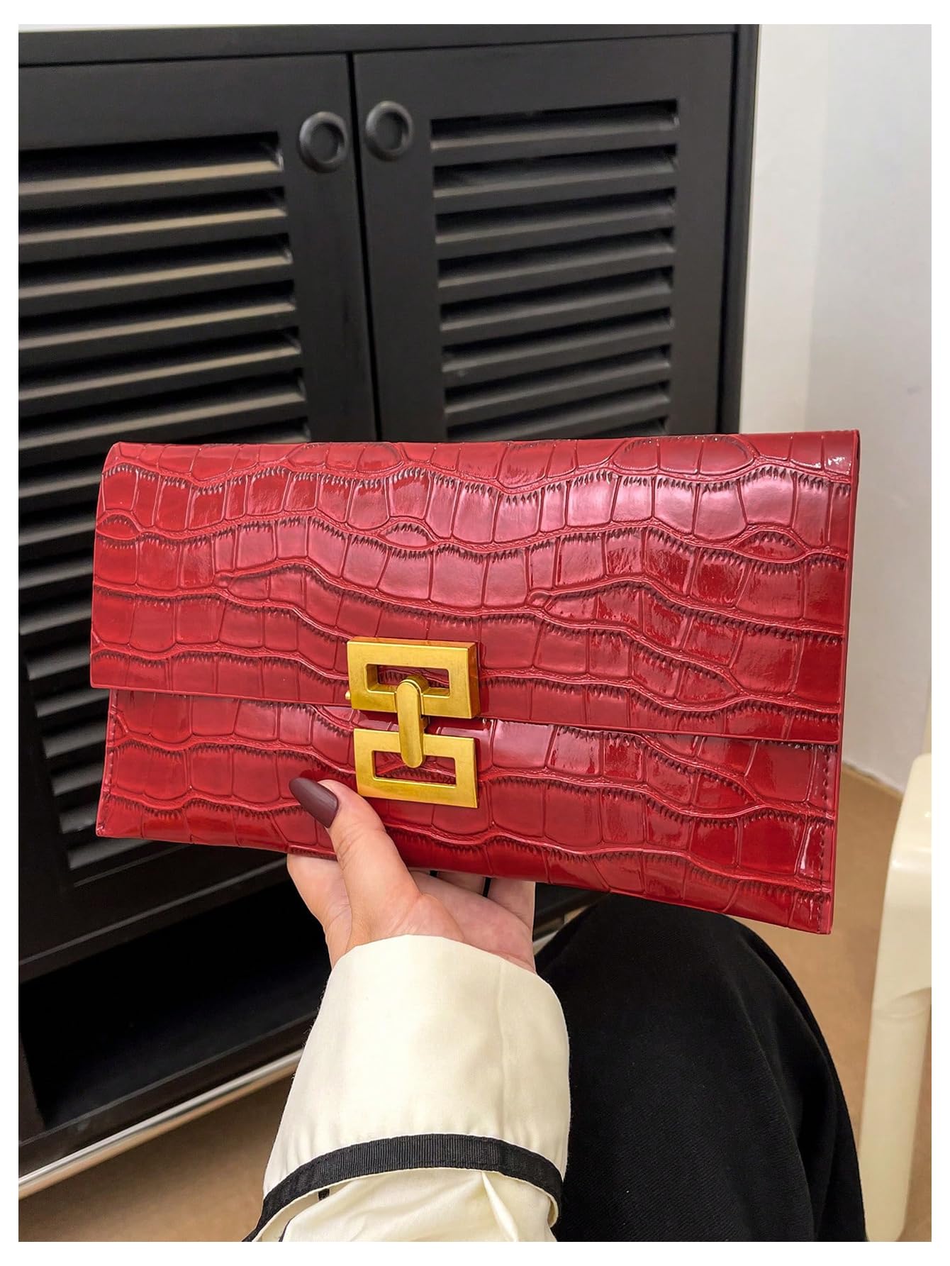 Verdusa Women's Clutch Evening Bags Trendy Envelope Handbags Metallic Purses Red One Size