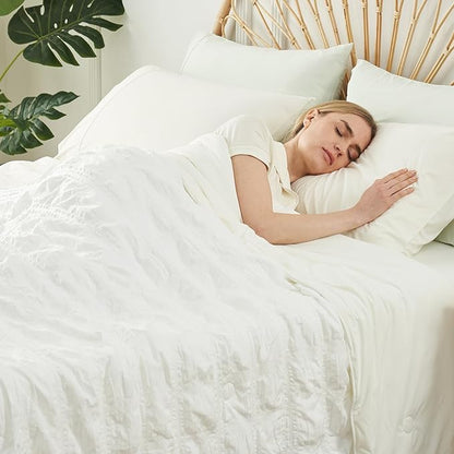 Cozy Bliss Cooling Comforter King Size Seersucker Plaid, Q-Max 0.4 Reversible Lightweight Cooling Blanket, Breathable Silk Smooth Summer Bedding Quilt for Hot Sleepers Night Sweats White