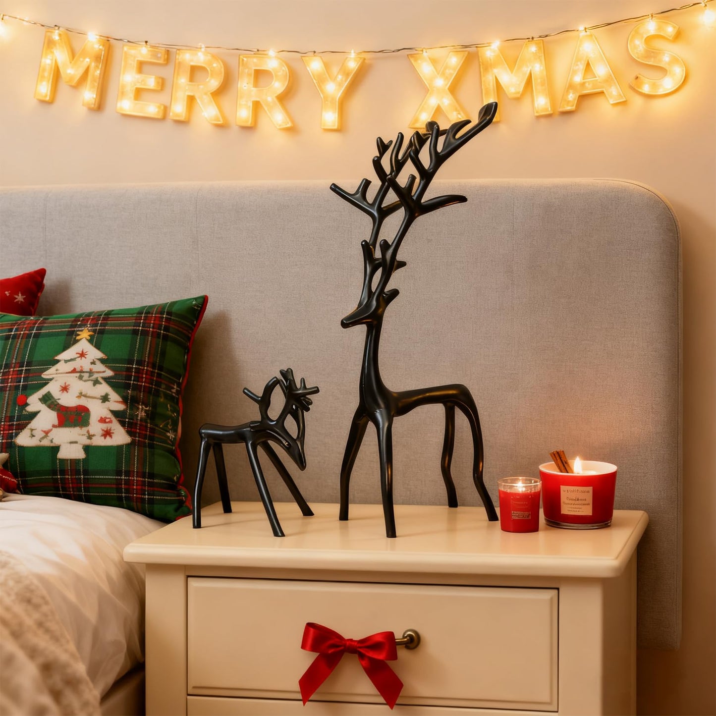 Two-Piece Set of Black Reindeer Statues,Modern Metal Ornaments,Elegant Indoor Festive Table Settings, Suitable for Fireplace mantels, Living Rooms, bedrooms, Offices, and Other Home décor.