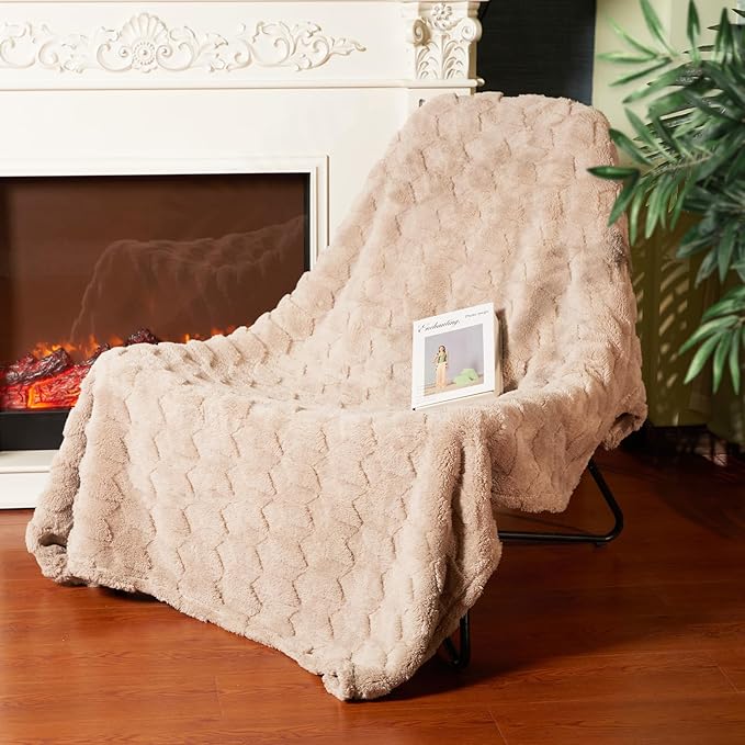 Checkered Fleece Throw Blankets-Cozy Fluffy Soft Lightweight Luxury Blanket for Travel, Sofa, Couch, Bed & Car, Gifts for Teen Girls, Women and Men, Home and Dorm Decor, Beige, 50" x 70"