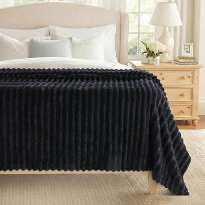 decorUhome Soft Fleece Black Twin Blanket for Bed, Cozy Fluffy Plush Flannel Striped Throws for Couch Sofa, Lightweight Decorative Ribbed Fuzzy Blanket for Woman, 60x80 Inches