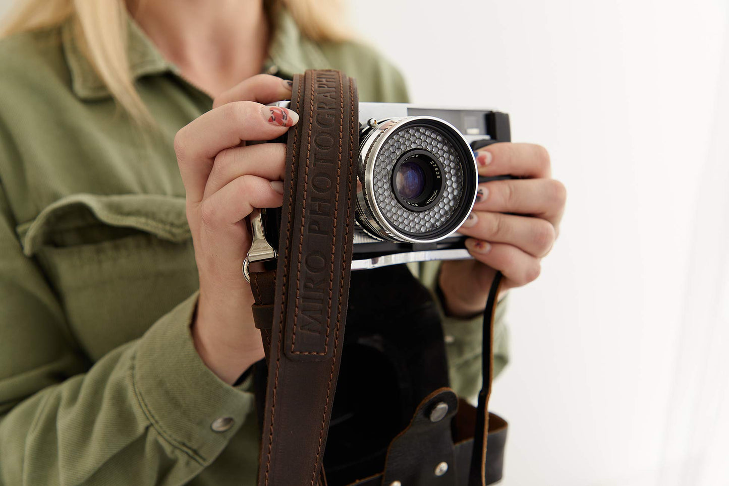 Personalized Leather Camera Straps for Photographers - Comfortable Neck and Shoulder Camera Strap for DSLR Cameras - Unique Handmade Photographer Gifts for Women and Men (Pink)