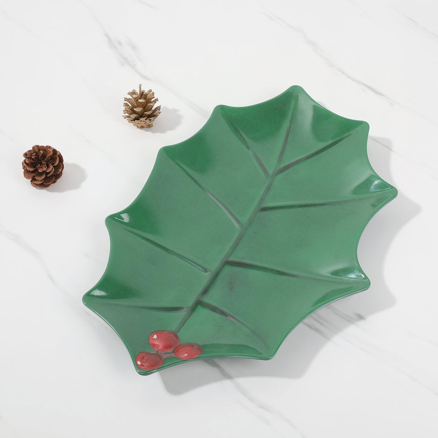 UPware Holly Leaf-Shaped Melamine Serving Platter, Green Holiday Tray with Red Berry Accent, Break-Resistant BPA-Free Christmas Dish for Cookies, Snacks, or Appetizers, 16 x 10 Inch