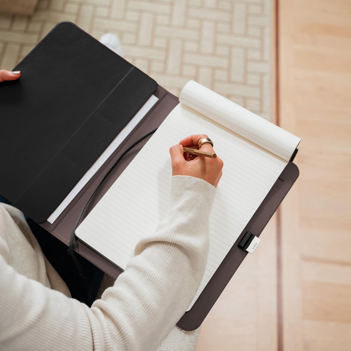 Orbitkey Compendium – Premium Vegan Leather & Recycled Fabric – Leather-Free Notebook Cover - Elastic Cord Closure, Hidden Card Slots & Pen Holder – Professional Organizer & Document Folio (Black, A4) [Office Product]