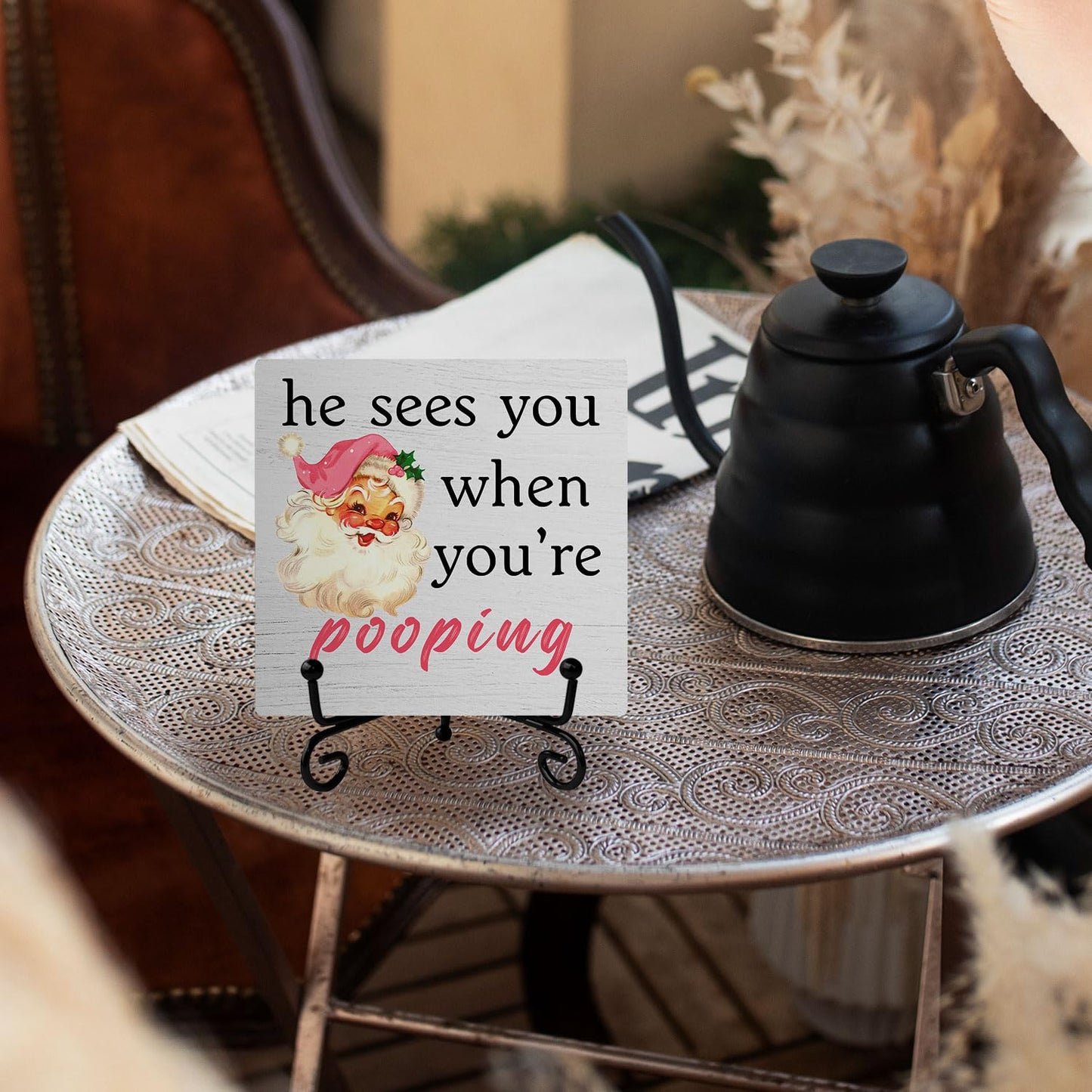 SkipTiger Funny Christmas Bathroom Wooden Desk Sign, He Sees You When You're Pooping Pink Christmas Santa Wood Plaque With Stand for Bathroom Toilet Restroom Shelf Counter Decor