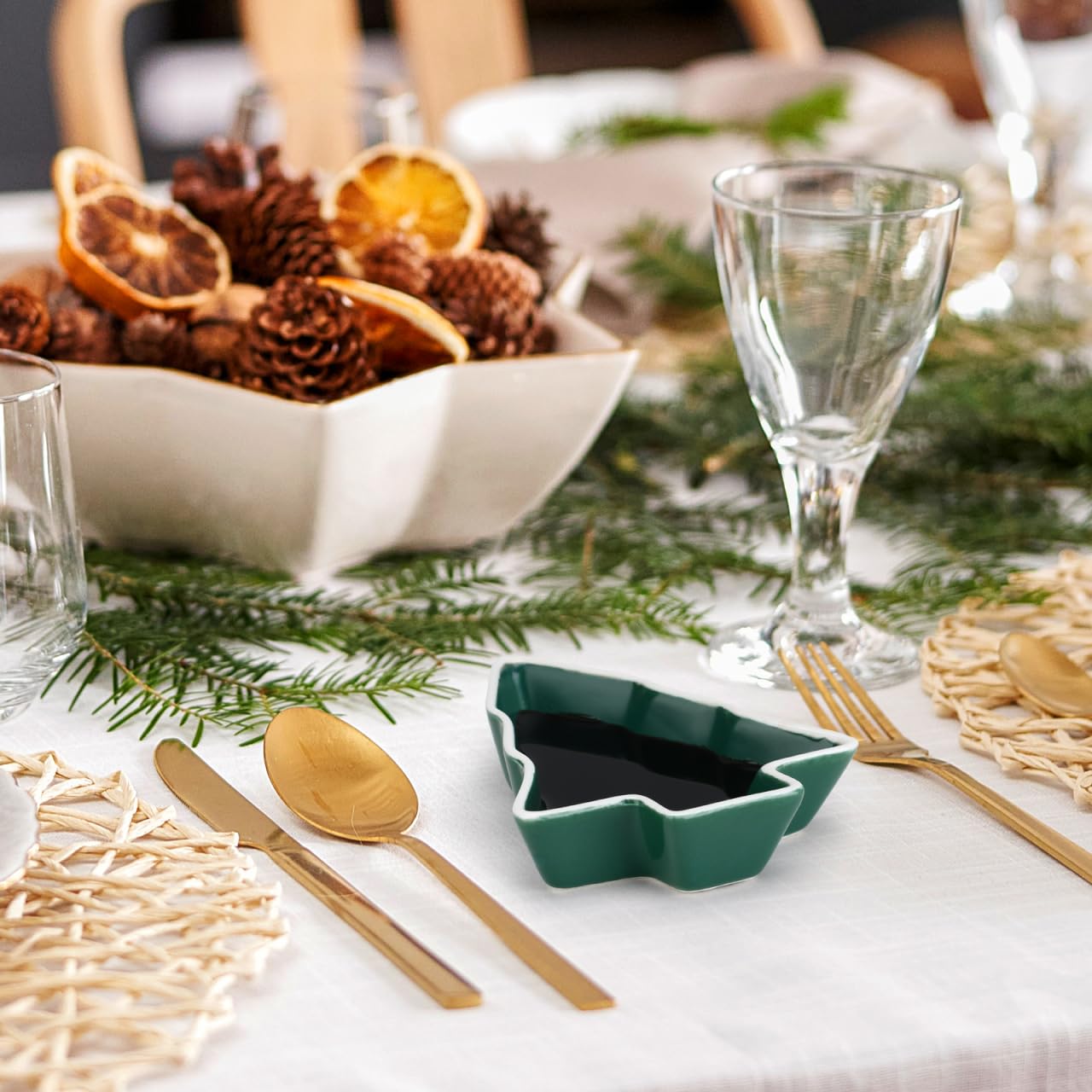 Angoily 2Pcs Christmas Tree Ceramic Dish, Christmas Tree Sauce Dish Xmas Snack Appetizer Tray Ceramic Appetizer Tray Candy Serving Platters Snack Dry Fruit Sauce Dishes Wedding Holiday Party, Green