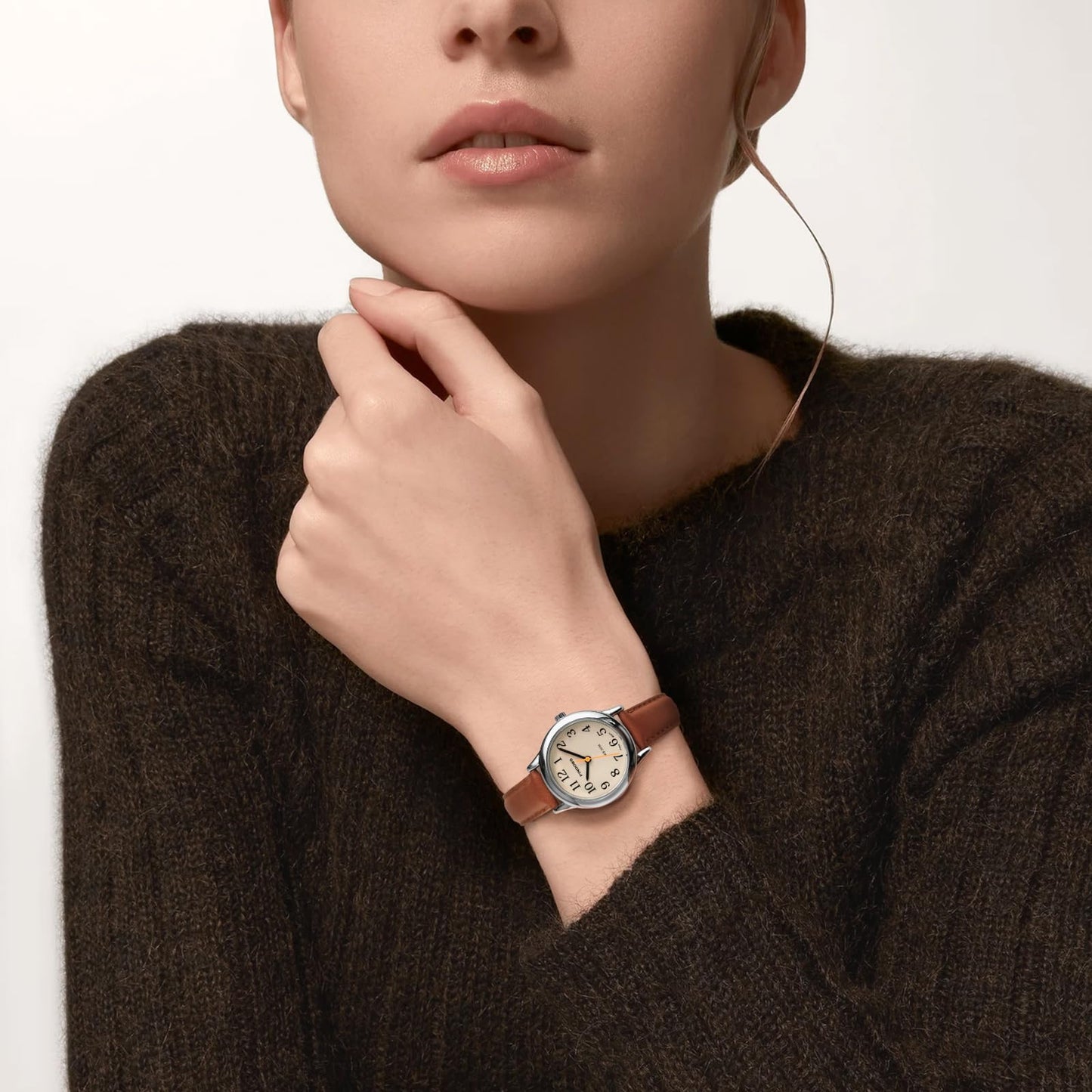 PINDOWS Minimalist Watches for Women, Gold-Tone Case with Black Leather Strap, Fashionable, Everyday Elegant Quartz Analog Dress Watch