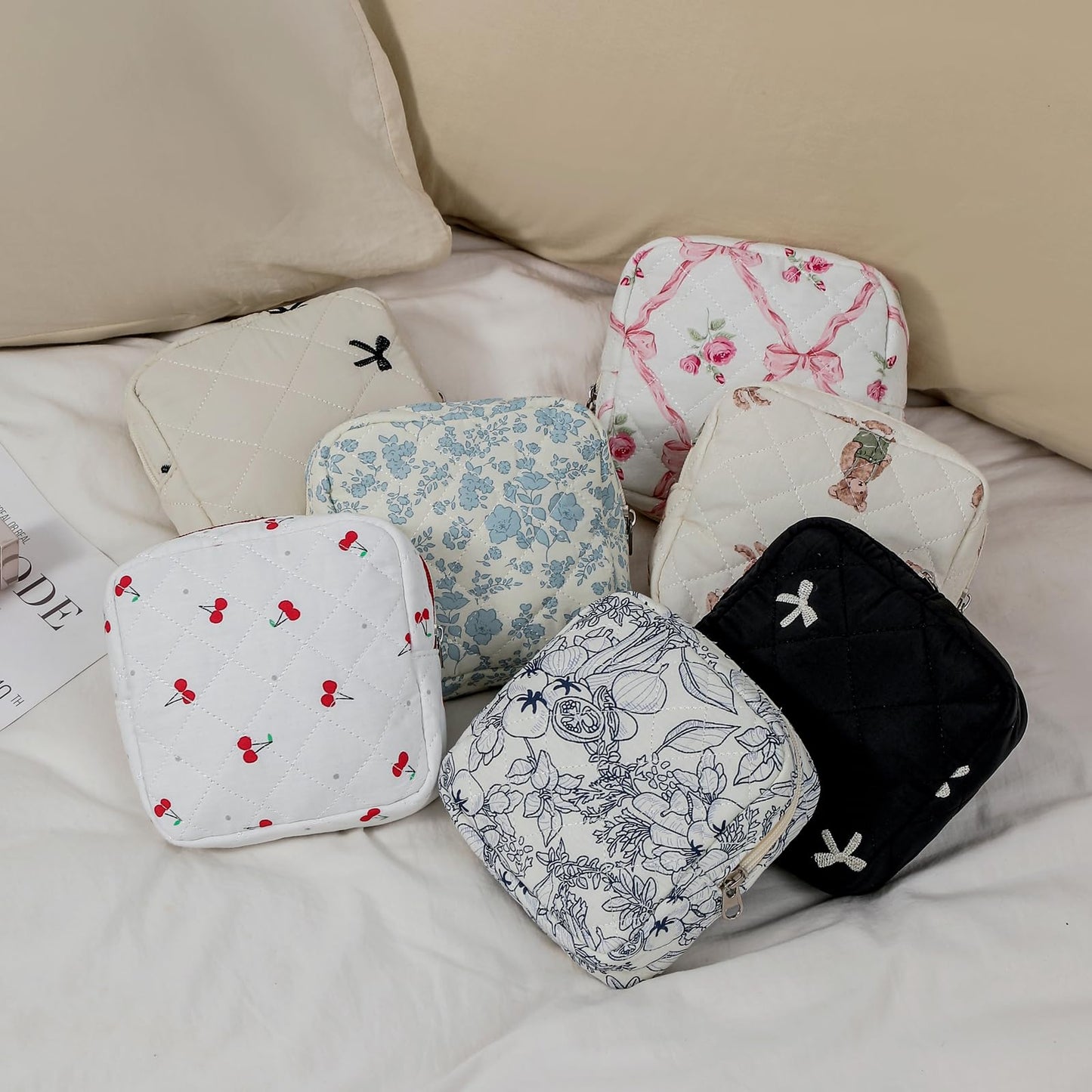 Small Quilted Cotton Makeup Bag for Purse, Cosmetic Bag with Compartments, Cotton Aesthetic Makeup Bag, Travel Toiletry Pouch, Key Pocket Lipstick Bag Card Holder Data Cable Organizer（01White Bear）