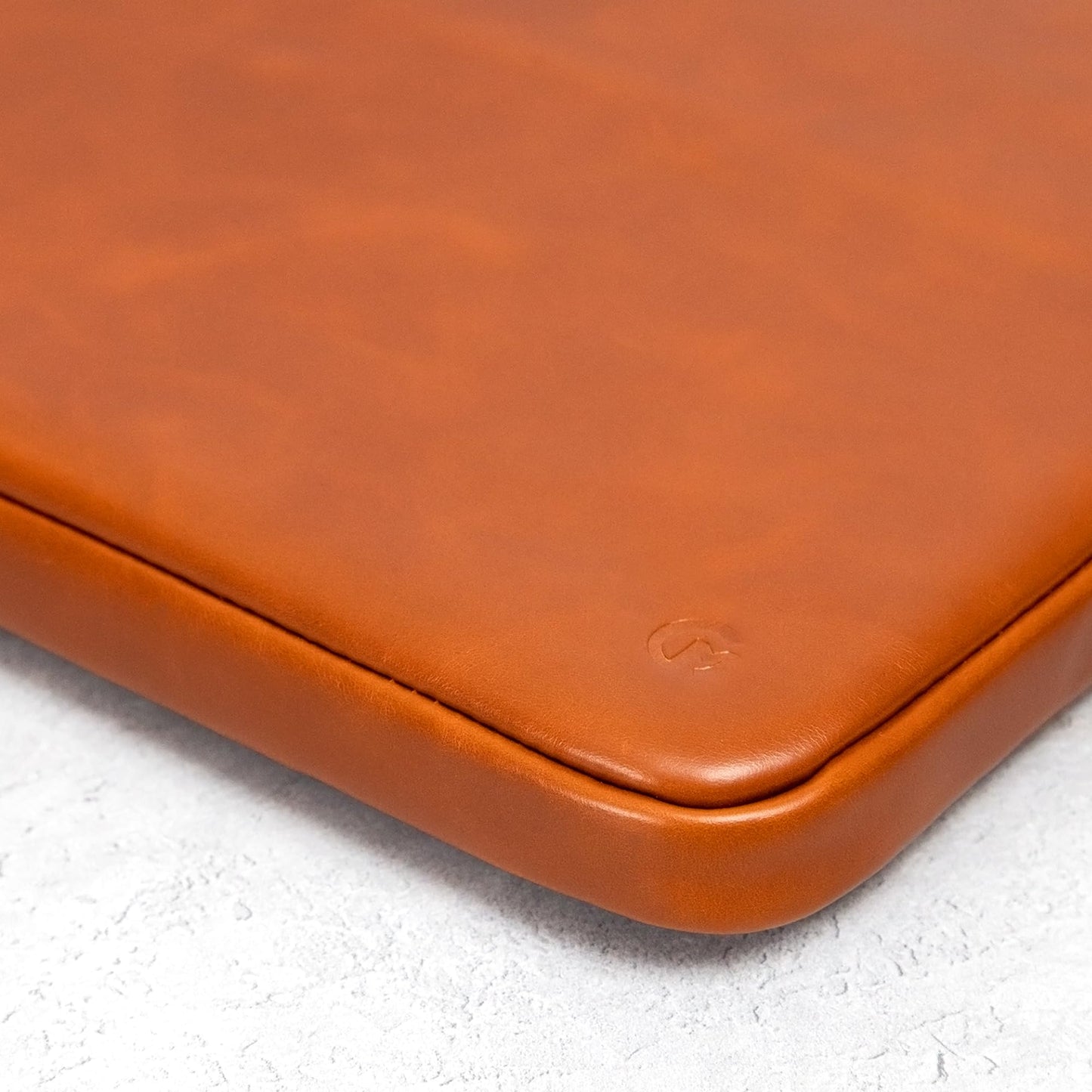 Casemade Real Leather Laptop Case/Zipped Folio Bag with Inner Pocket & Wool Lining Compatible with Apple MacBook, HP, Dell, Asus, Levovo (14 Inch - Tan)