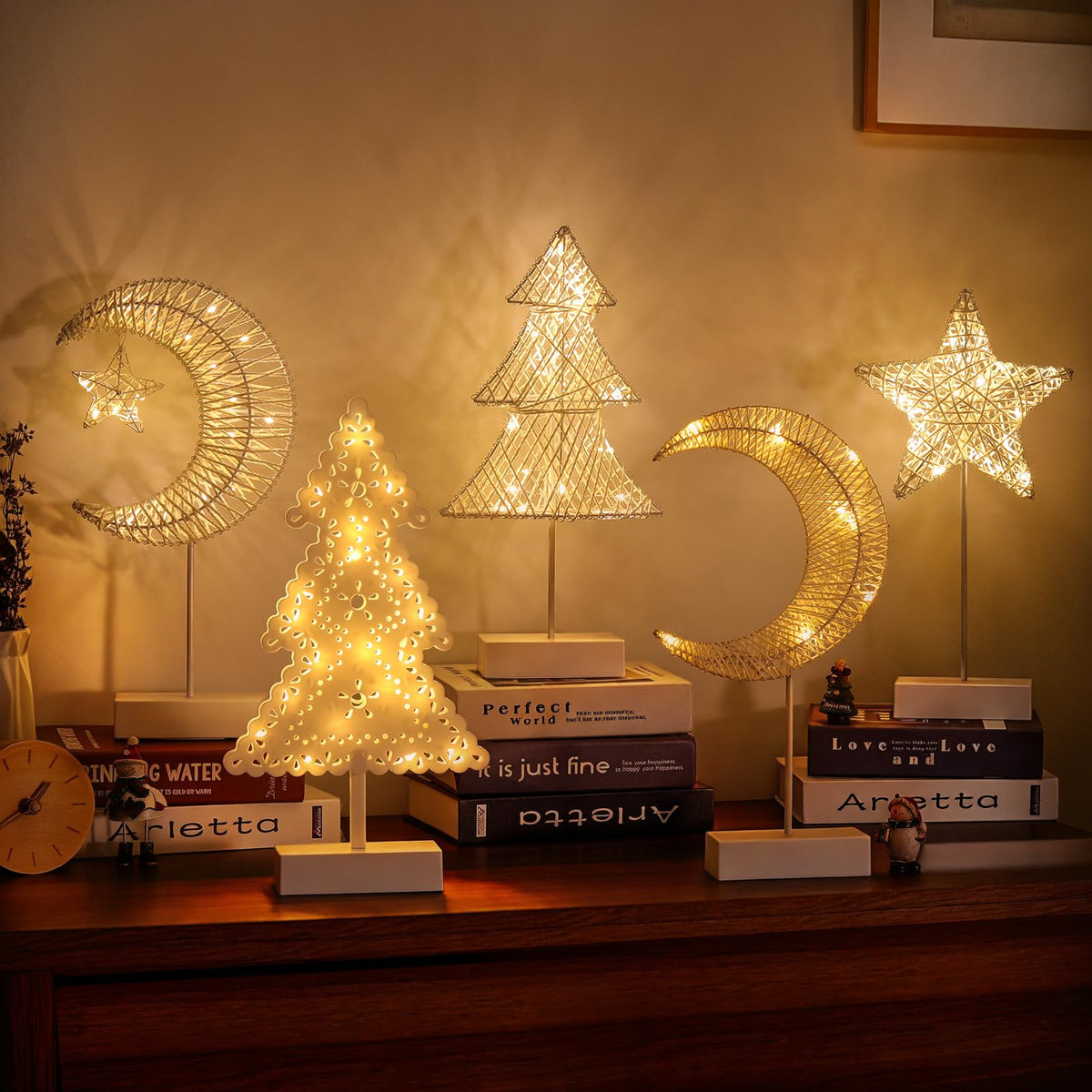Lewondr Decorative Table Lamp, Christmas Moon Star Ramadan Desk Lamp Battery Powered Warm LED Crescent Light for Xmas Home Bedroom Bedside Desktop Nightstand Decoration, White