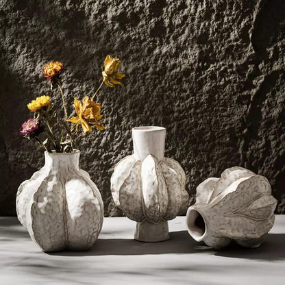Vetraiy Ceramic Flower Vase(5.39Inch) Off-White Textered Vase Modern Farmhouse Minimalist Decor with Gift Box for Home,Tabletop,Shelf,Balcony,Office,Living Room,Wedding,Party(M)