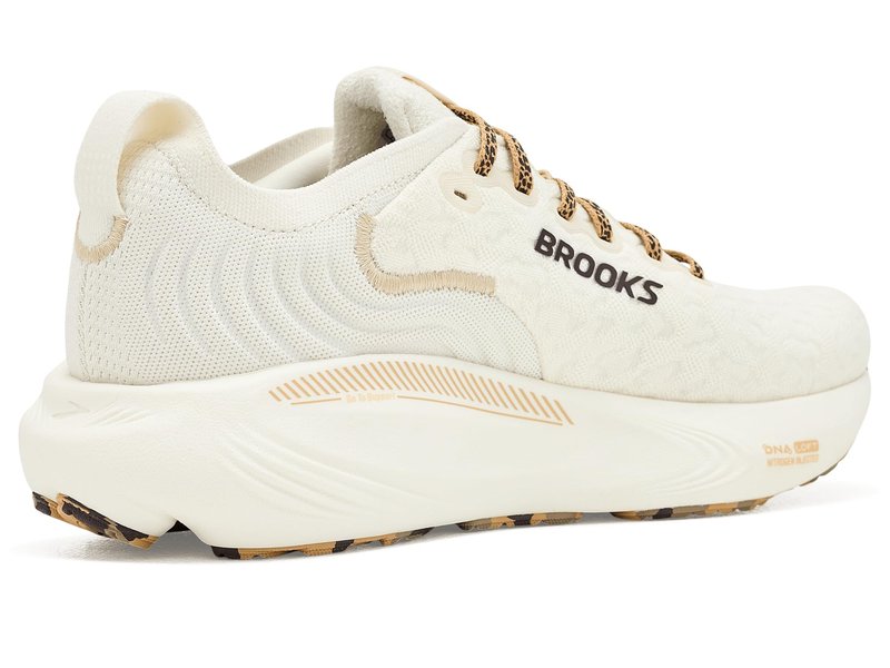 Brooks Womens Adrenaline GTS 25 Coconut/Tofu/Creme 6.5 Medium