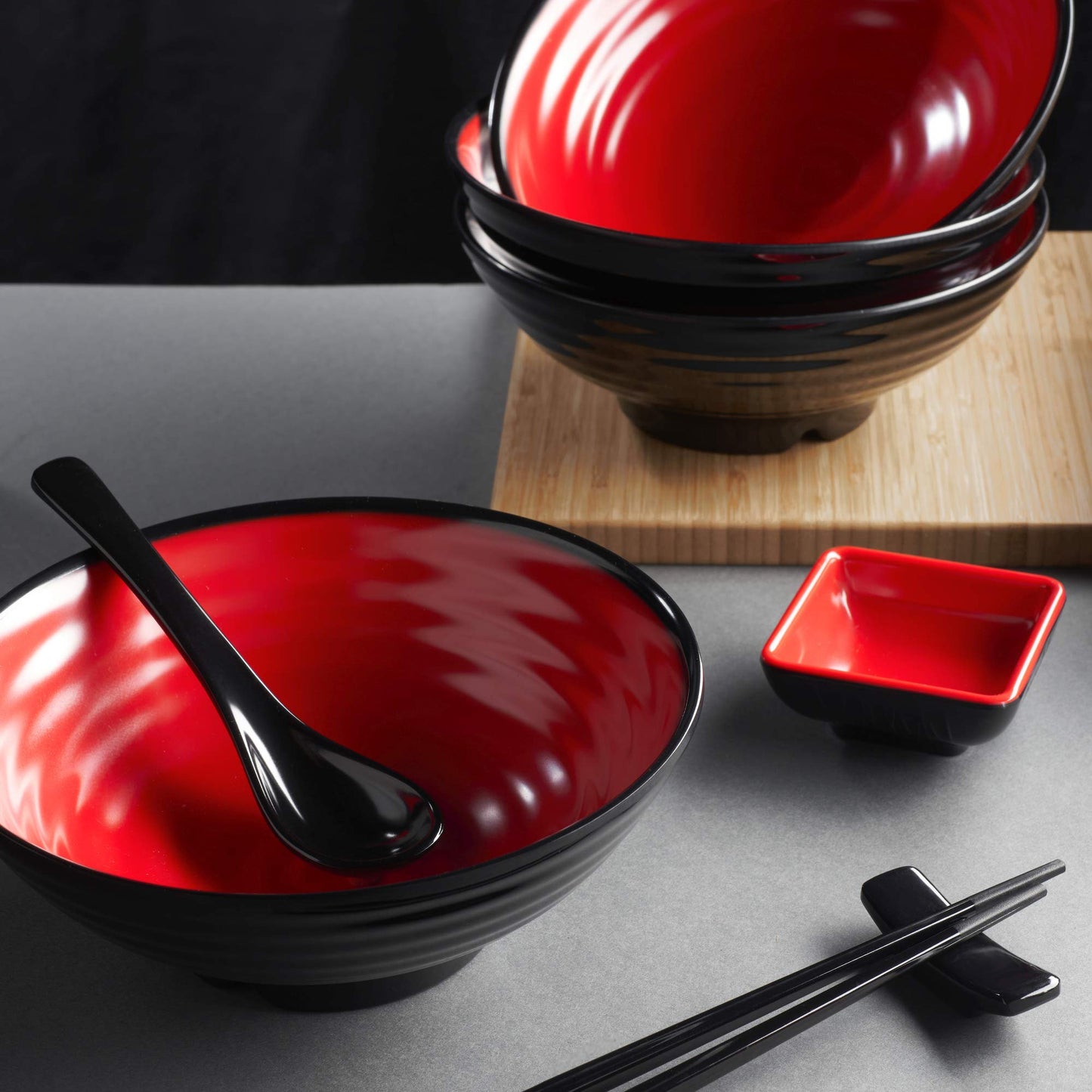 Practimondo 4 Noodle Bowls Set - large 32oz Ramen Bowl Set for authentic Asian Cuisine - with Dipping Bowls, Spoons, Chopsticks & Chopstick Stands. Enjoy Thai Miso Udon Wonton (4 Bowl Set, Red-Black)