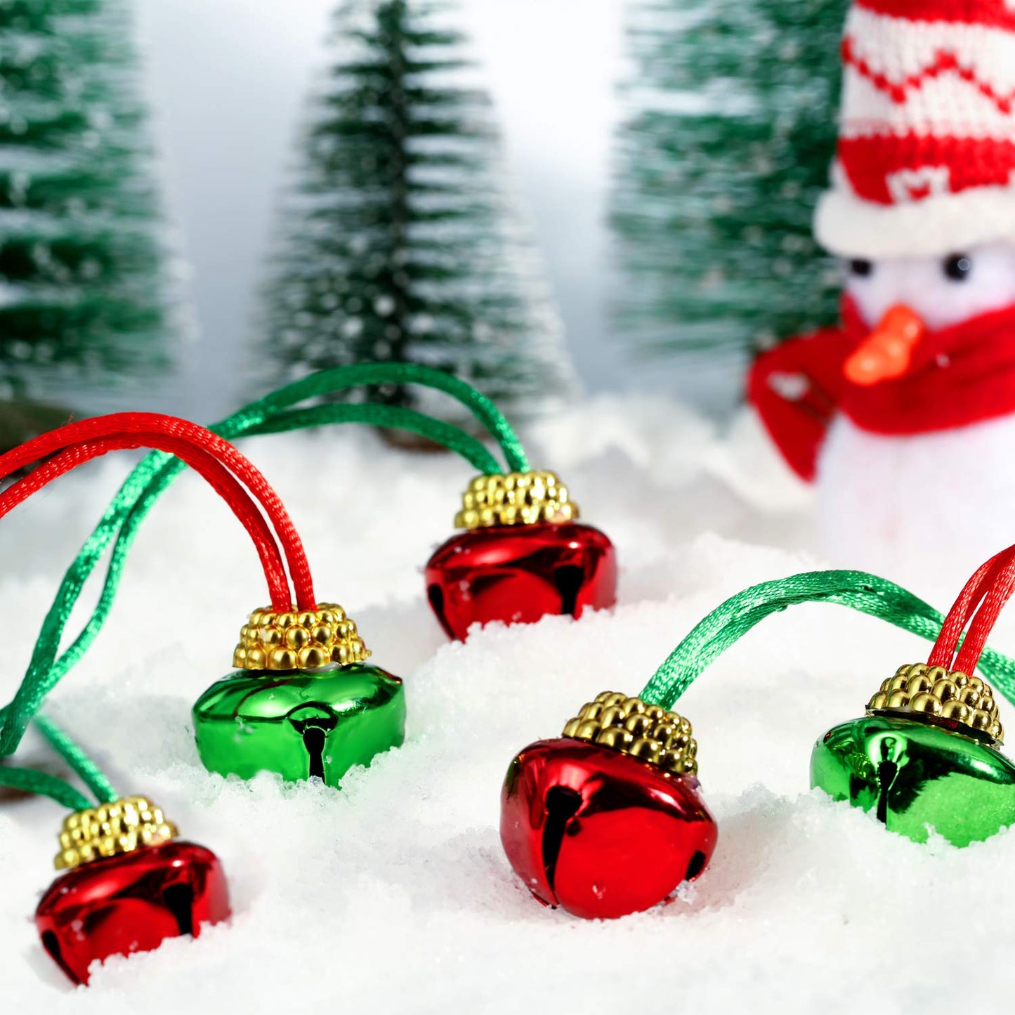 Gejoy 60 Pieces Christmas Bell Necklaces Xmas Bell Decorations for Holiday Supplies (Red and Green)