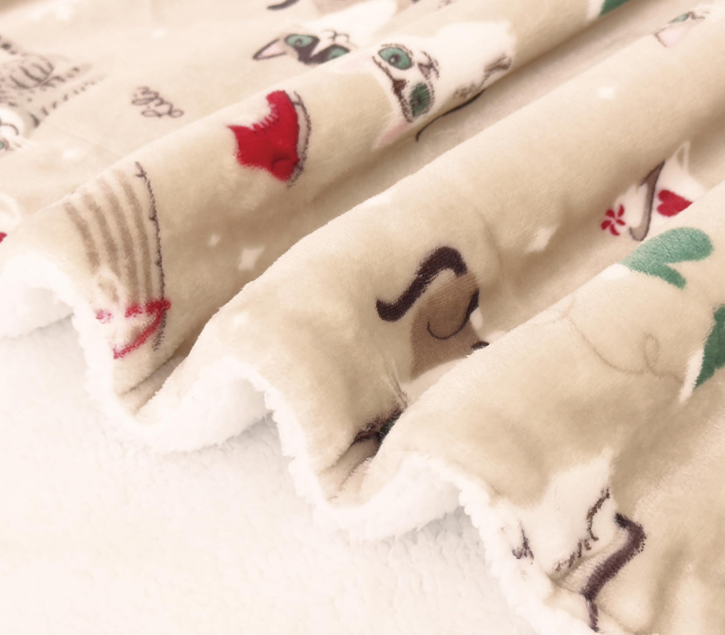 Elegant Comfort Reversible and Ultra-Plush Flannel Fleece-Winter Christmas Sherpa Throw- Lightweight Soft and Cozy-Holiday Decorative Throw, Perfect for Lounging, 50 x 60 inches, Cream Christmas Cat