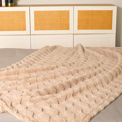 Checkered Fleece Throw Blankets-Cozy Fluffy Soft Lightweight Luxury Blanket for Travel, Sofa, Couch, Bed & Car, Gifts for Teen Girls, Women and Men, Home and Dorm Decor, Beige, 50" x 70"