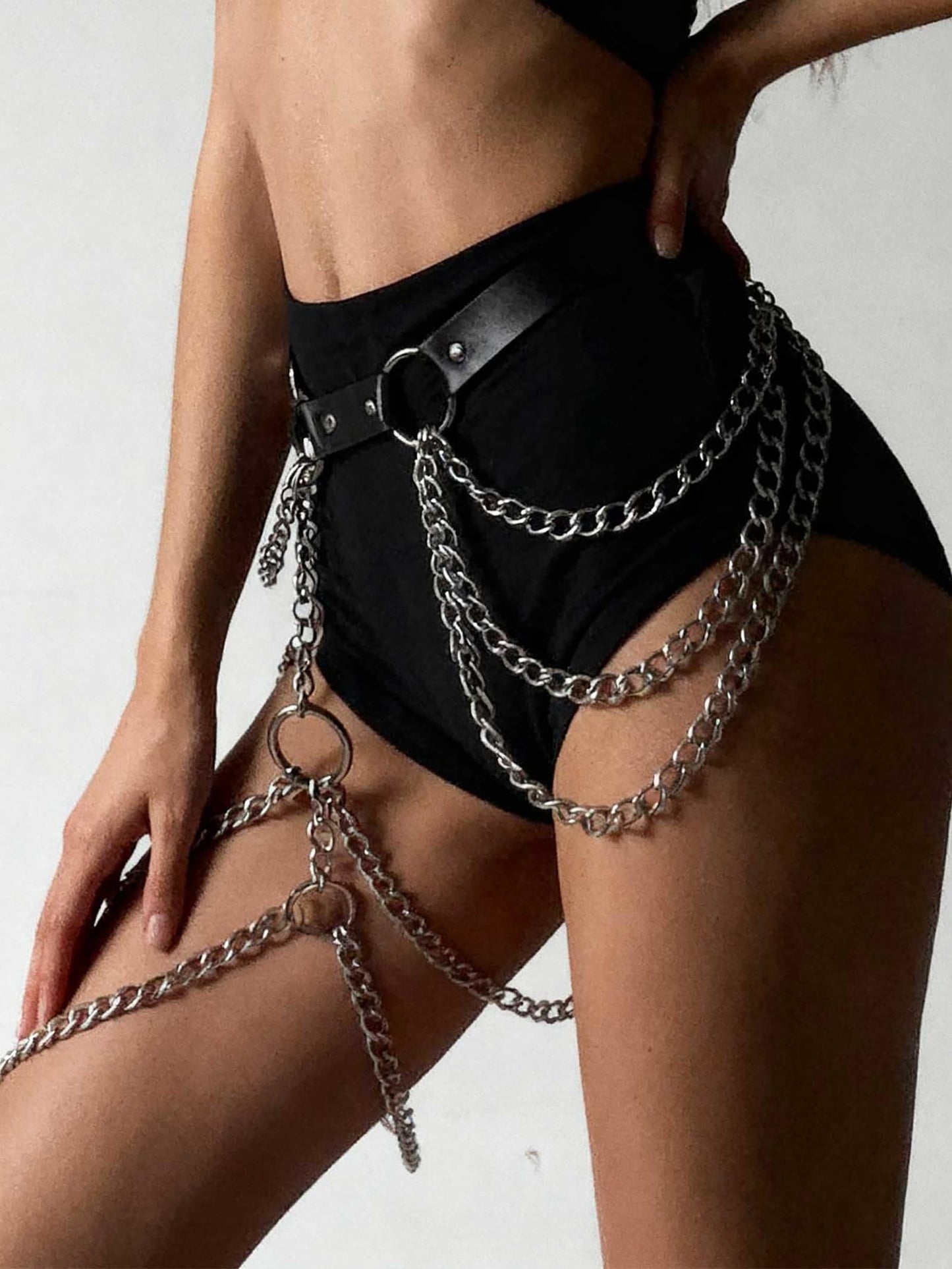 WARANDOD Women's Adjustable Leather Belt with Leg Chain, Faux Leather Waist Harness with Alloy Rings, Punk Gothic Festival Outfit Accessory(Waist 25.6-35.4in)