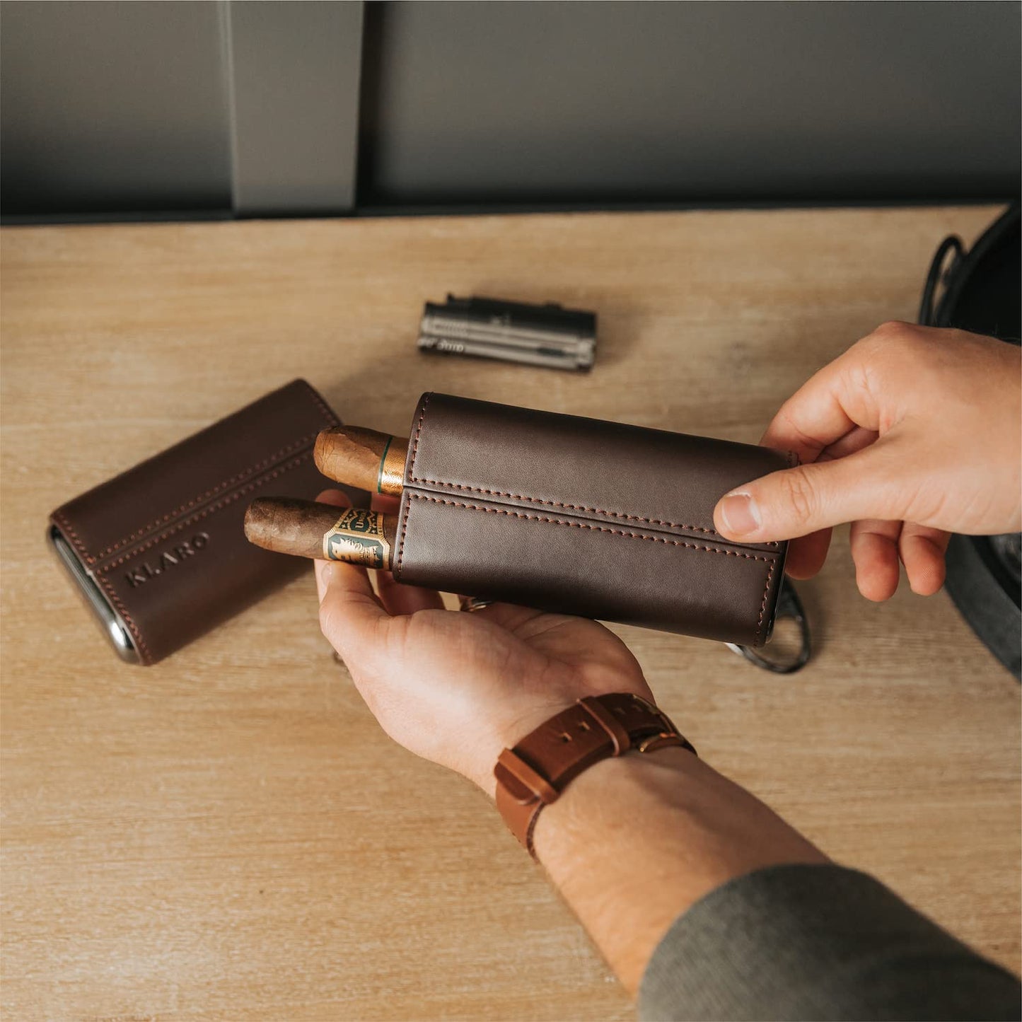 CASE ELEGANCE Premium 3 Cigar Protective Travel Case, Genuine Real Top Grain Brown Leather, Cedar Lined with Gold Metal End Caps, Gift Ready Packaging, Portable Travel Box