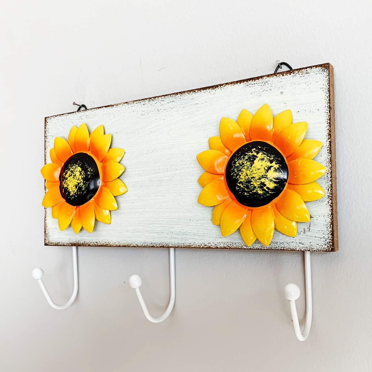 YUMBOR Rustic Wooden Sunflower Wall Hook Keys Aprons Towel Hanger Kitchen Wall Decor Flower Wall Holder Countryside Farmhouse Wall Decoration for Home Kitchen Entryway Office-(White)
