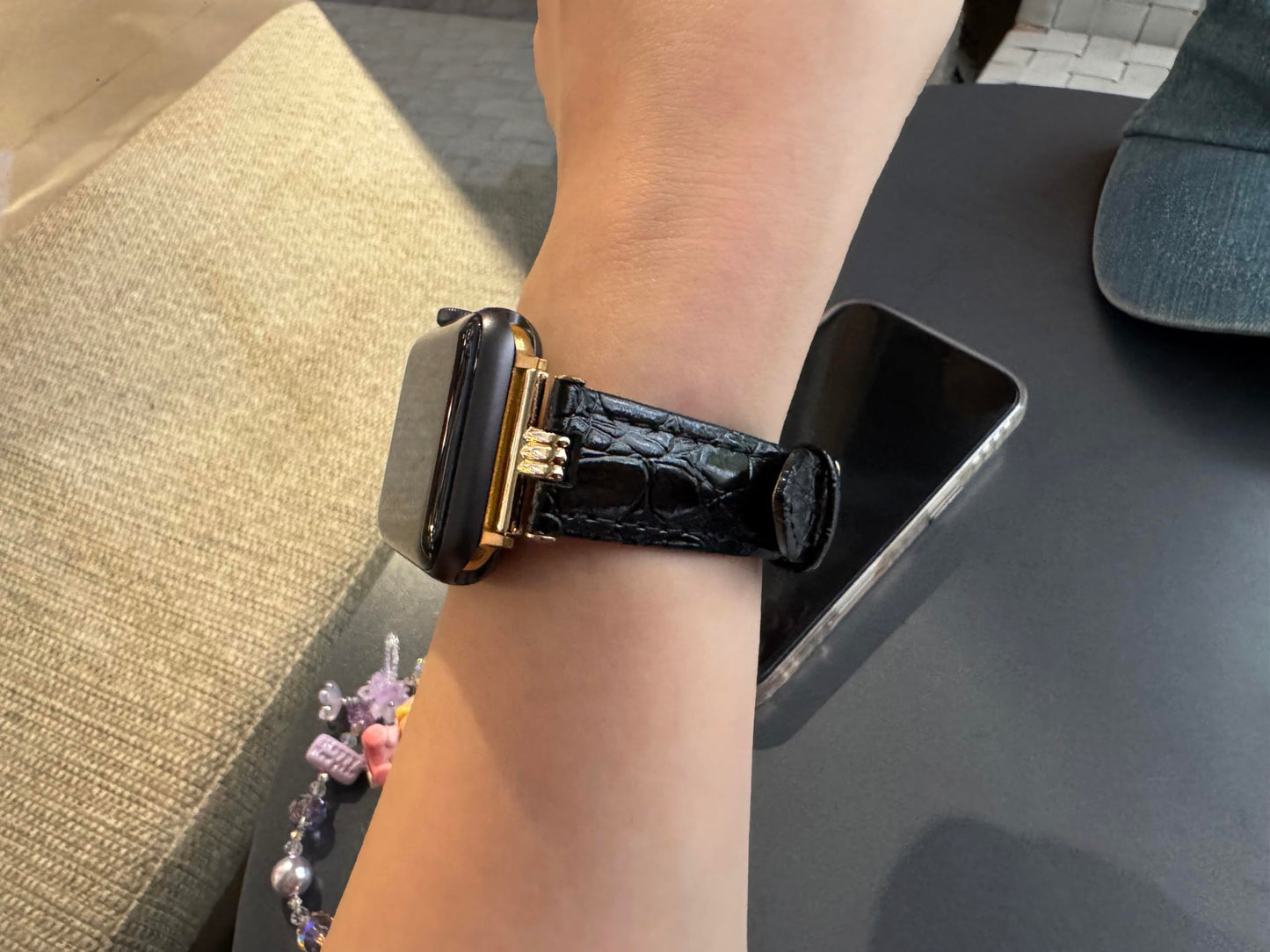 SNAKSTON Premium Faux Crocodile Leather Watch Band Compatible with Apple Watch Series Elegant Luxury Fashion Replacement Strap for Women Men Multi-Size Fit Luxury Multi-Tone Metal Buckle for iWatch Series 11/10/9/8/7/6/5/4/3/2/1/Ultra/SE (black, 42mm/44mm