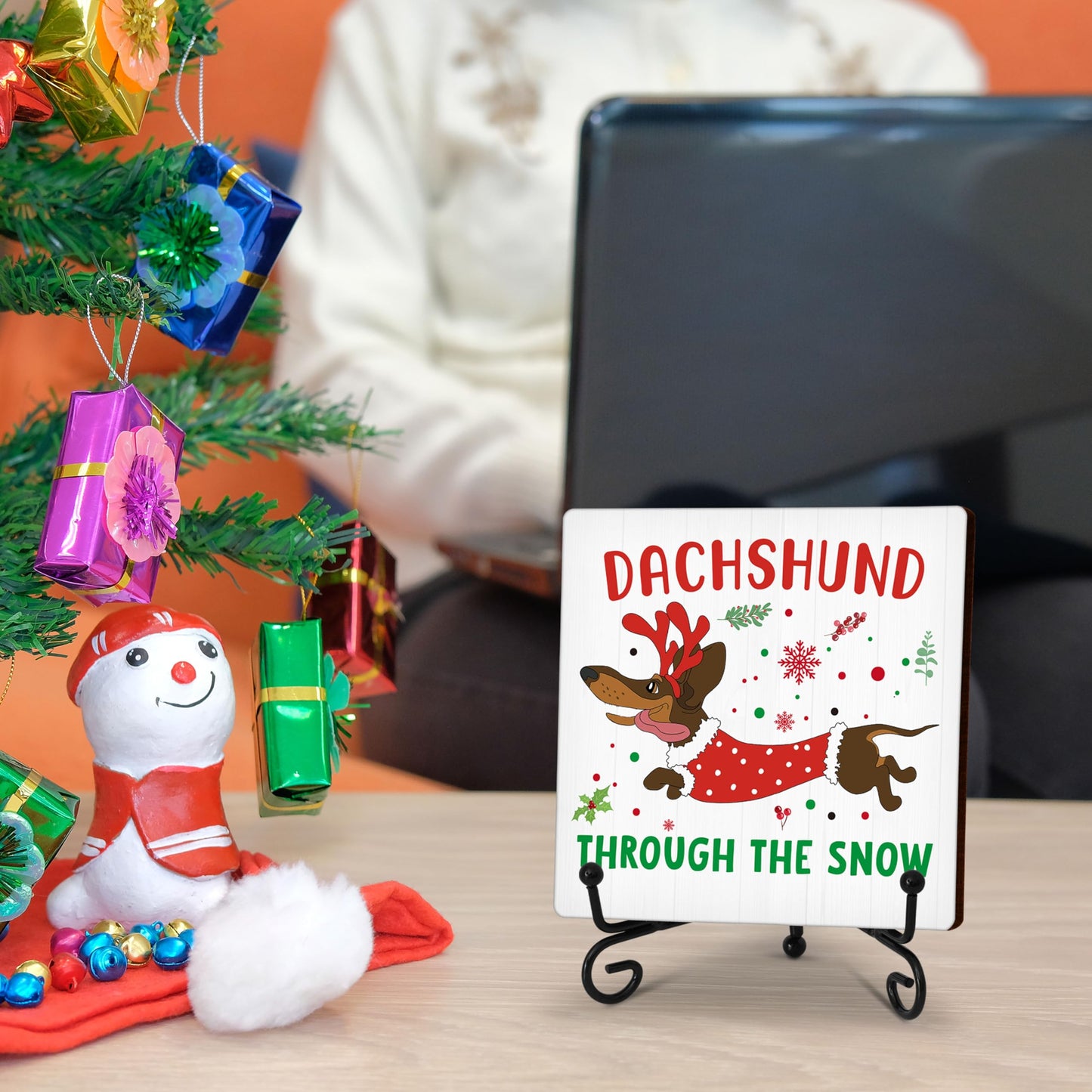 Cazhes Cute Christmas Dachshund Wooden Decor, Christmas Decorations for Home Bedroom, 5x5 Inches Xmas Tree Sign with Iron Stand, Dog Lover Birthday New Year Gifts-G14