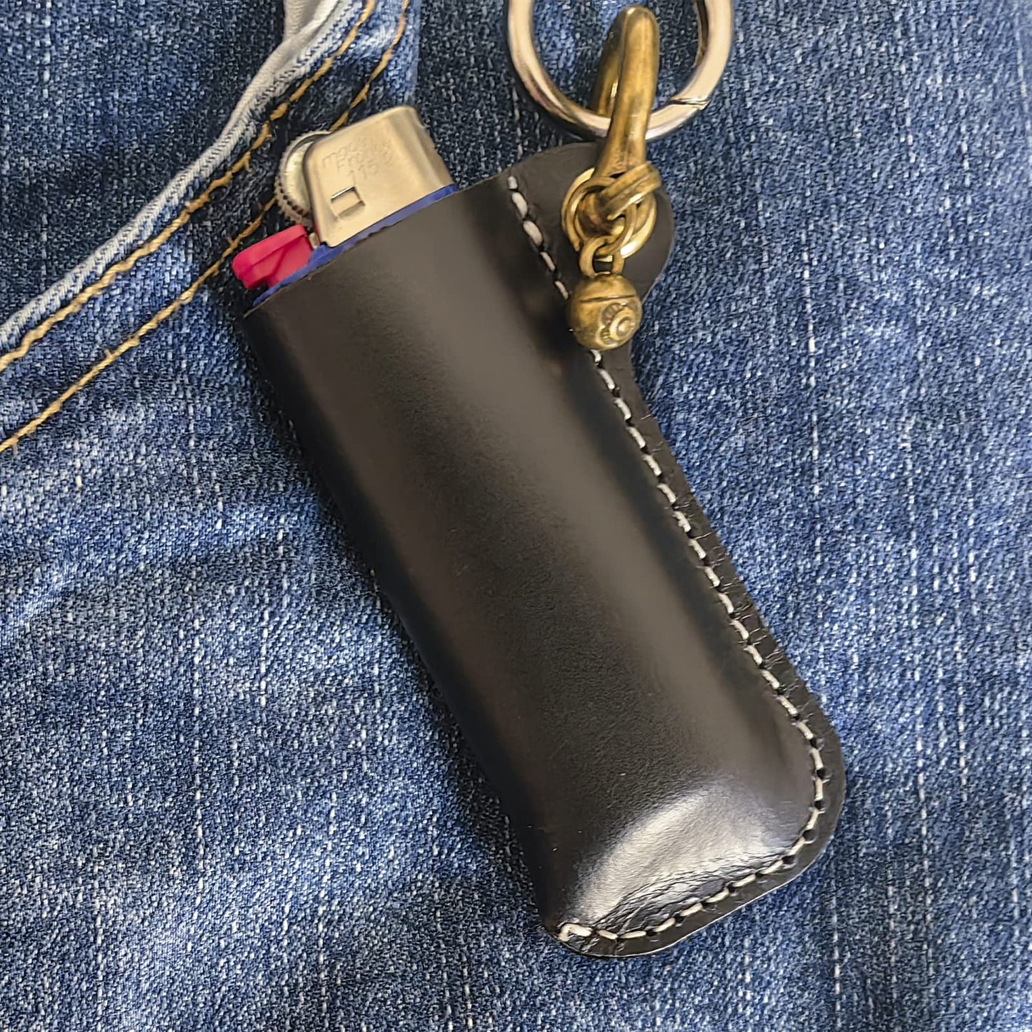 HUMWE Leather Lighter Case Holder for BIC Standard Size Lighters Sleeve Cover Genuine Leather Case Pouch with Metal Horseshoe Shackles for Keychain Pendant (Black, Standard)