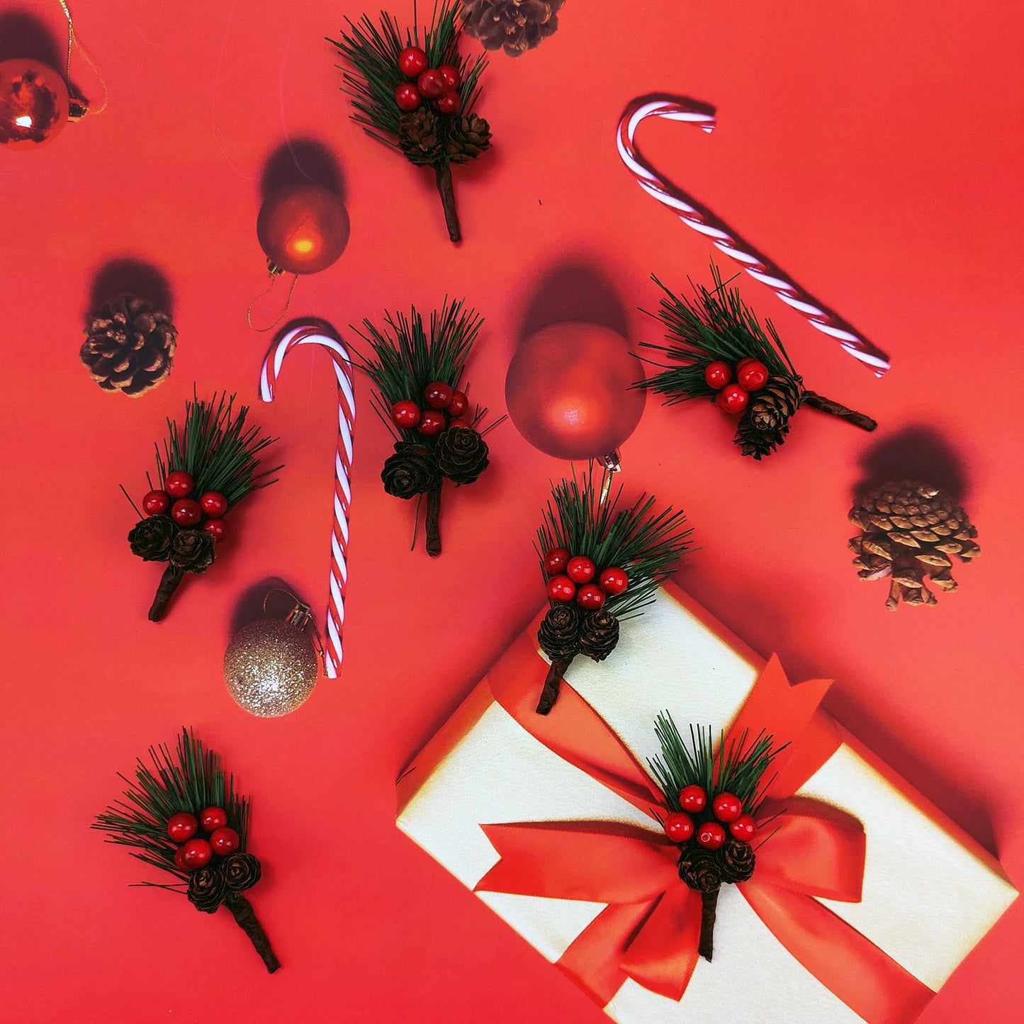 BLEBRDME 20PCS Artificial Pine Picks Small Pine Tree Plants Red Pinecones for Christmas Flower Arrangements Wreaths and Holiday Decorations