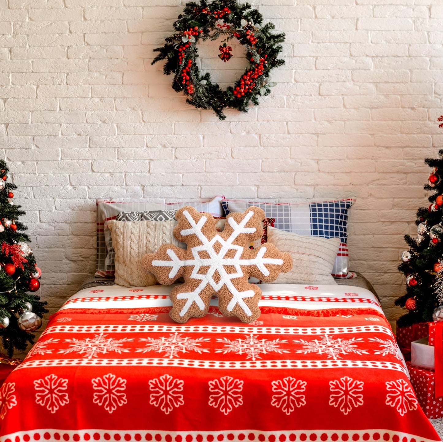 Marsui Christmas Snowflake Pillow 16 Inch, Soft Plush Christmas Shaped Decorative Throw Pillow for Couch, Bed, or Home Decor, Snowflake Shaped Cushion for Xmas Holiday Party Decorations