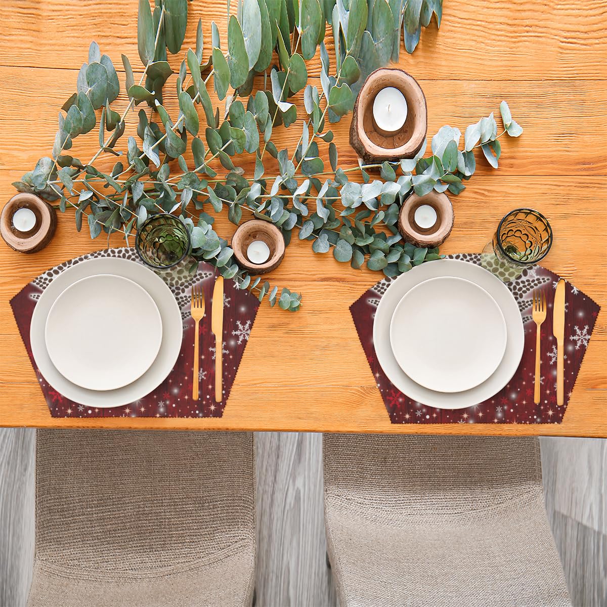 DJYQBFA Christmas Round Table Placemat Set of 4 Wedge Placemat Centerpiece, Xmas Snowflakes Heat Resistant Red Table Mat for Kitchen Table Decor Holiday Party, 5 Pcs