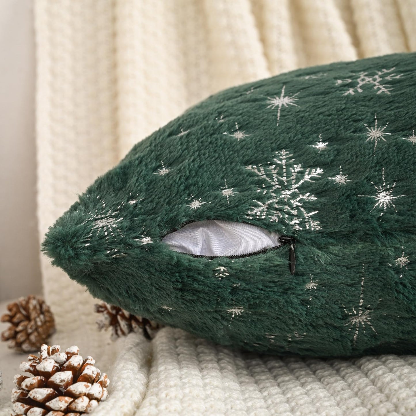FUTEI Christmas Snowflakes Green Throw Pillow Covers 18x18 inch Set of 2,Soft Decorative Cushion Cases,Home Decor for Couch Bed Living Room