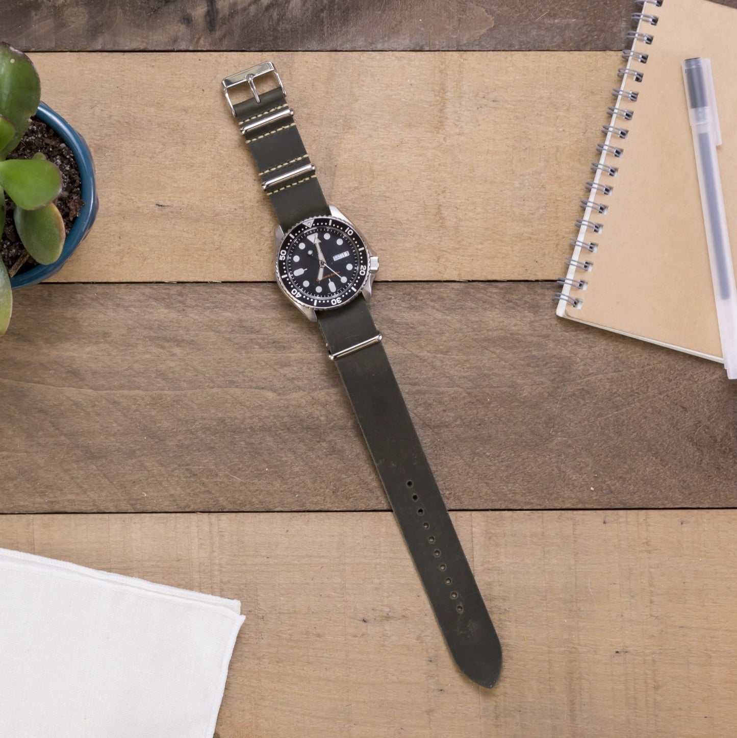 Benchmark Basics Leather Watch Band - Crazy Horse Oiled Leather One-Piece Watch Straps for Men & Women - 22mm, Dark Green