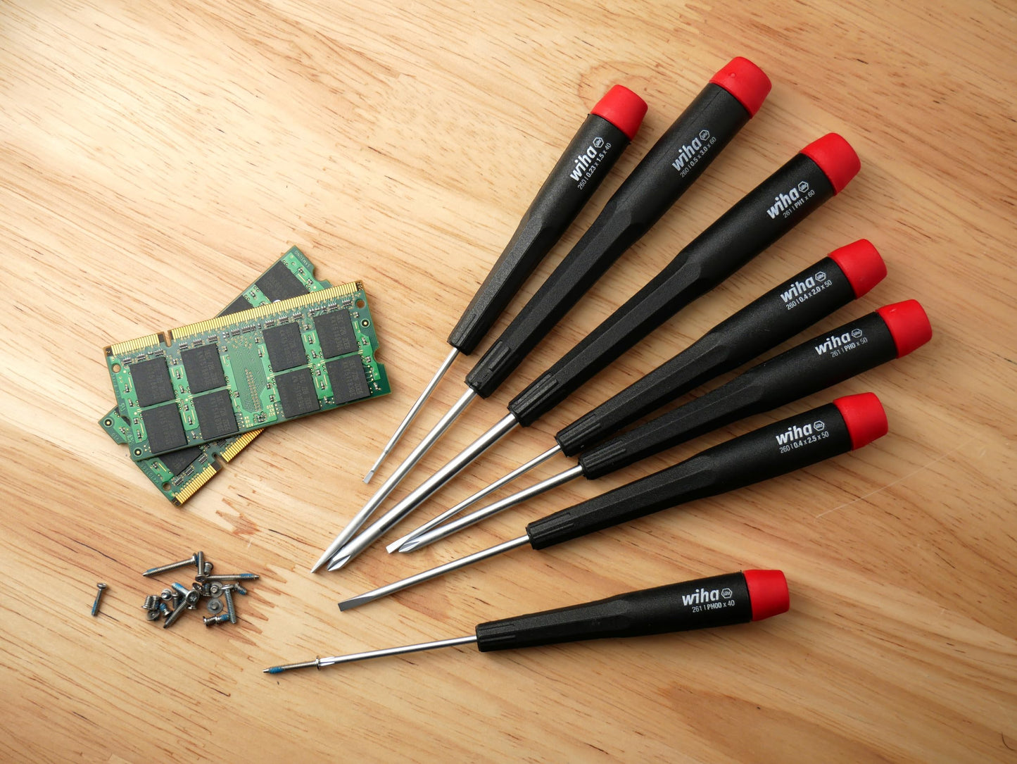 Wiha 26197 7 Piece Precision Slotted and Phillips Screwdriver Set