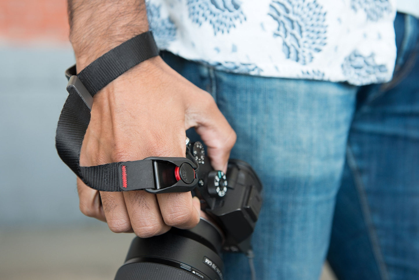 Peak Design Cuff Camera Wrist Strap, Black, Compatible with DSLR, Compact and Point-and-Shoot Cameras, Low Profile, Quick Release and Connection, 200 lb Capacity, Camera Straps for Photographers